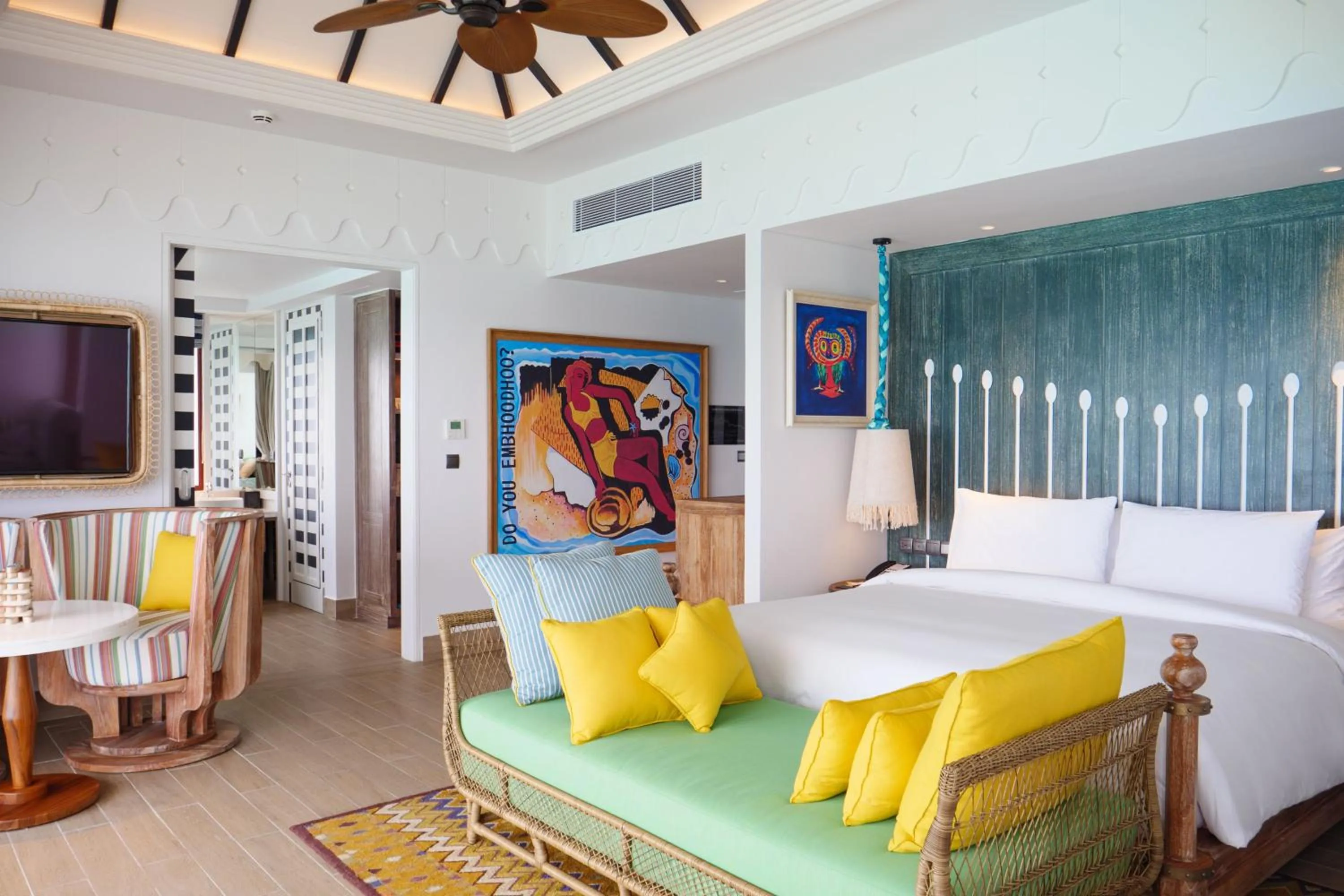 Communal lounge/ TV room in SAii Lagoon Maldives, Curio Collection By Hilton