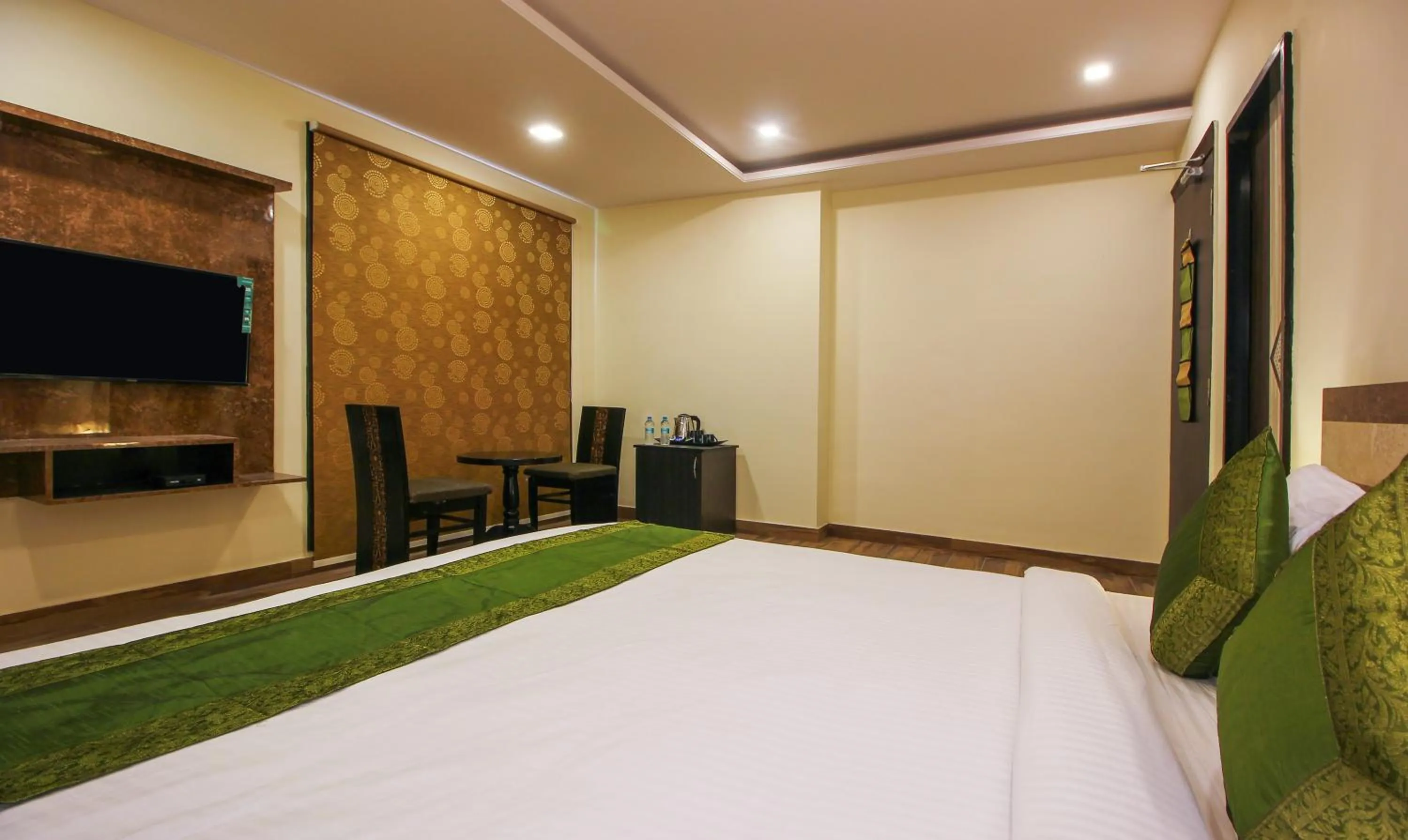 Photo of the whole room, Bed in Treebo Address Inn, Banjara Hills