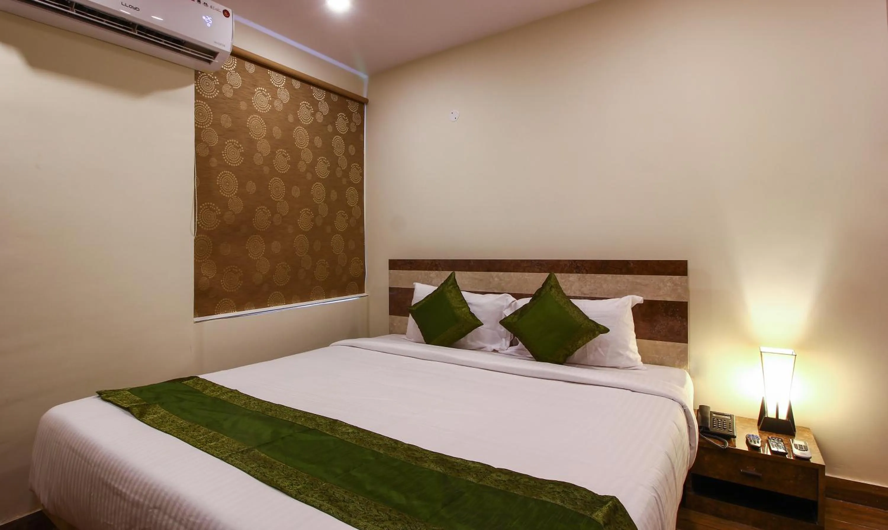 Bedroom, Bed in Treebo Address Inn, Banjara Hills