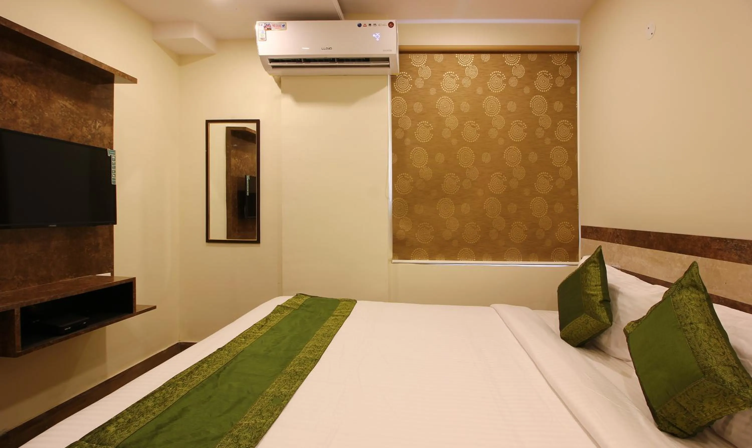 Bedroom, Bed in Treebo Address Inn, Banjara Hills