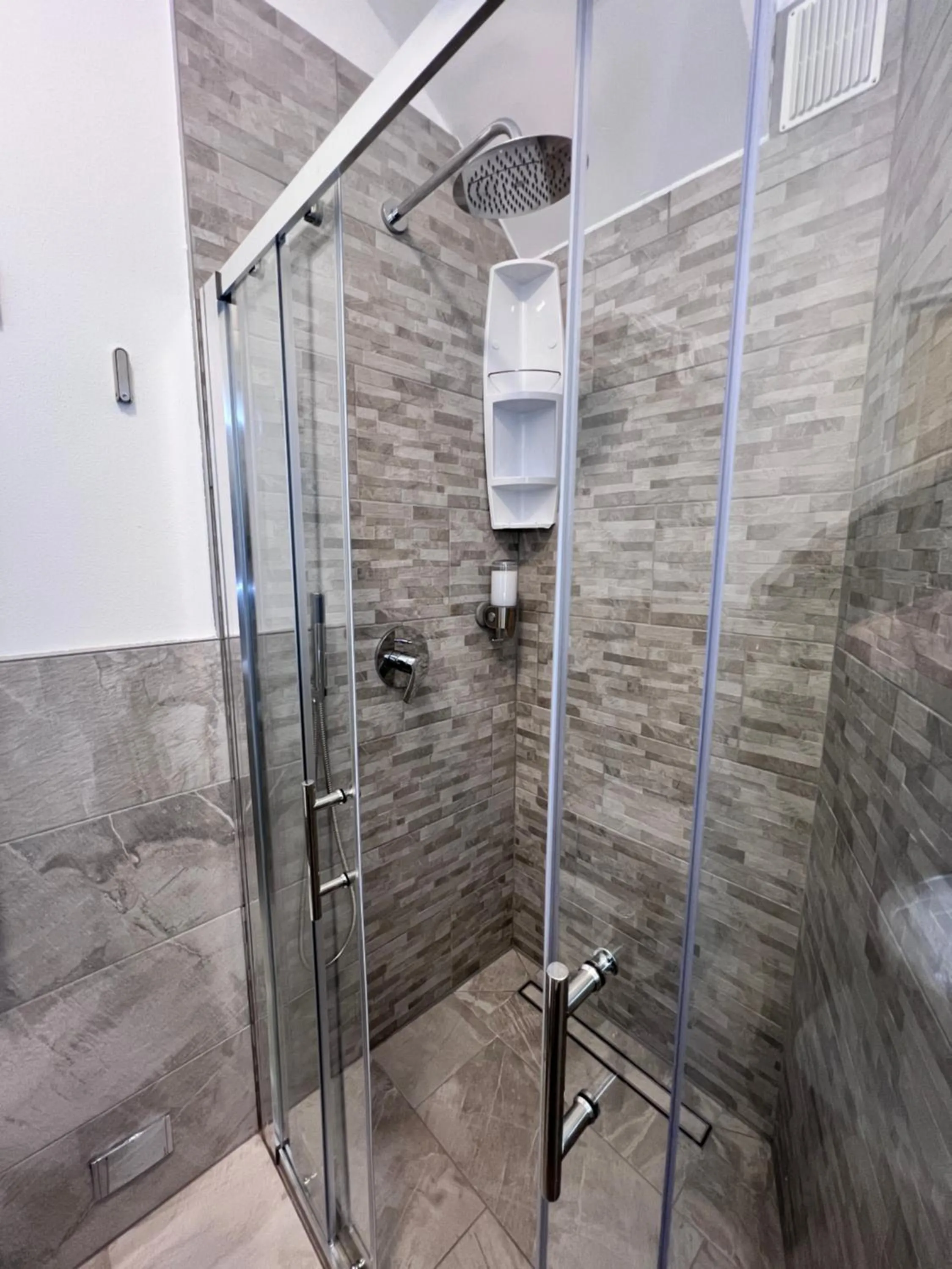 Shower in Residence Diaz