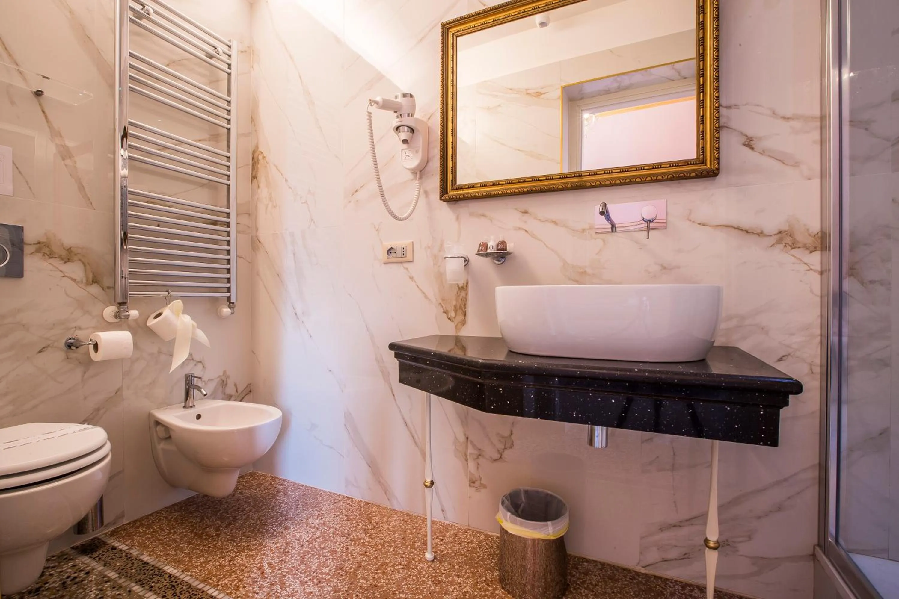 Shower in Trastevere Royal Suite Trilussa