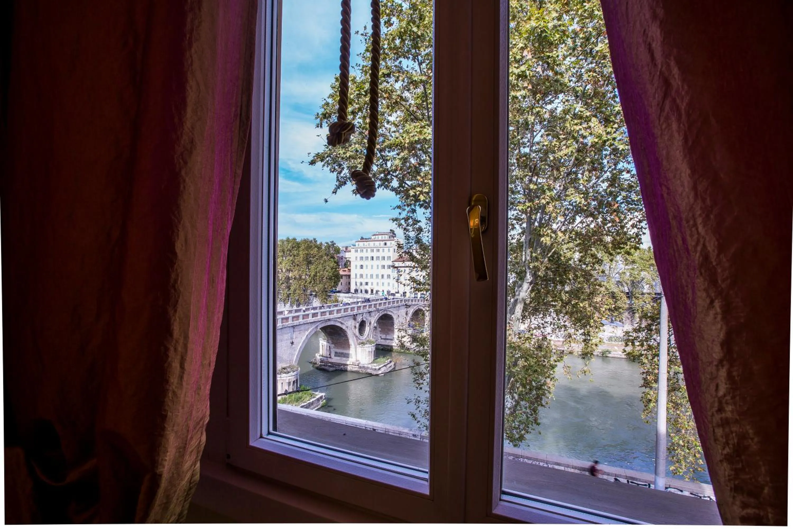 River view in Trastevere Royal Suite Trilussa
