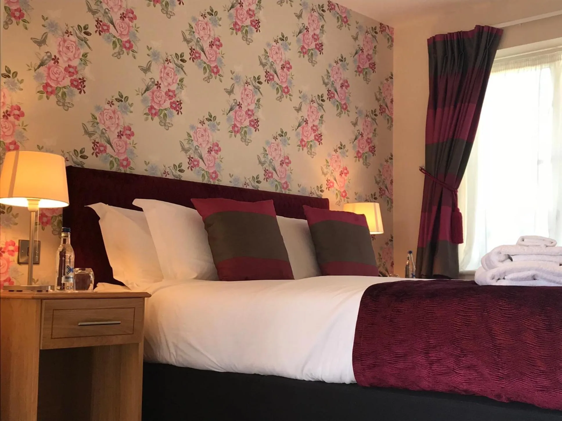 Deluxe Double Room with Bath in The Bird in Hand