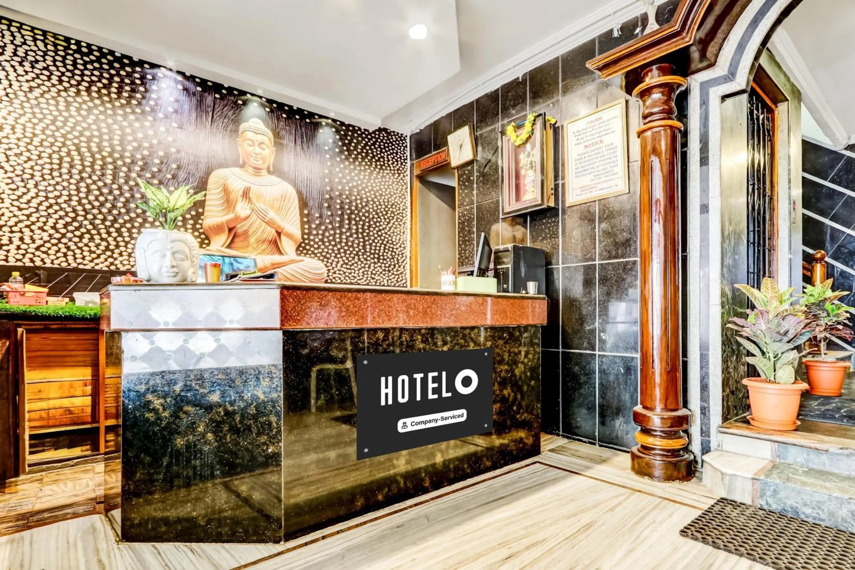 Lobby or reception in Super Hotel O Hanuman Pet Near Railway Station