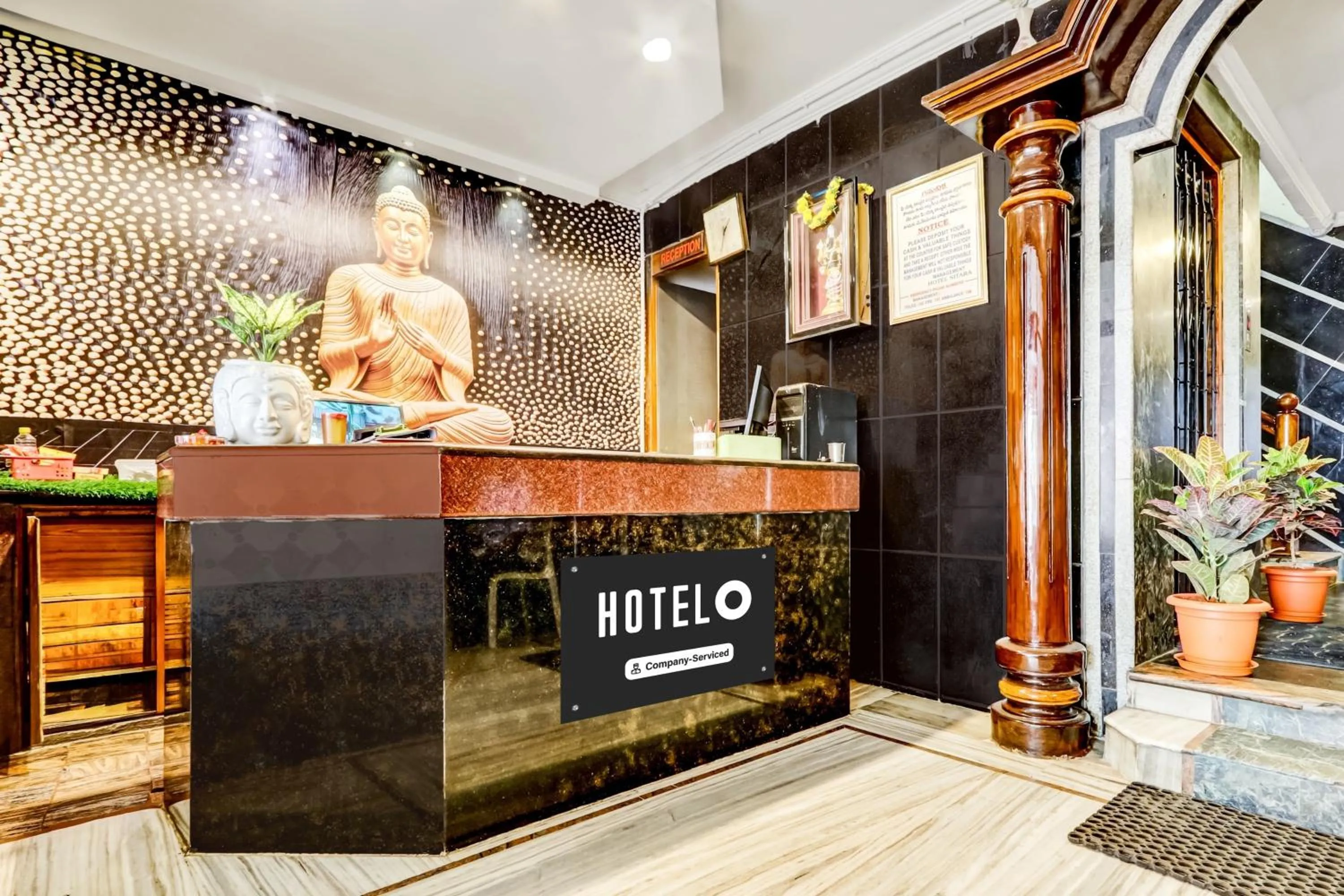 Lobby or reception in Super Hotel O Hanuman Pet Near Railway Station