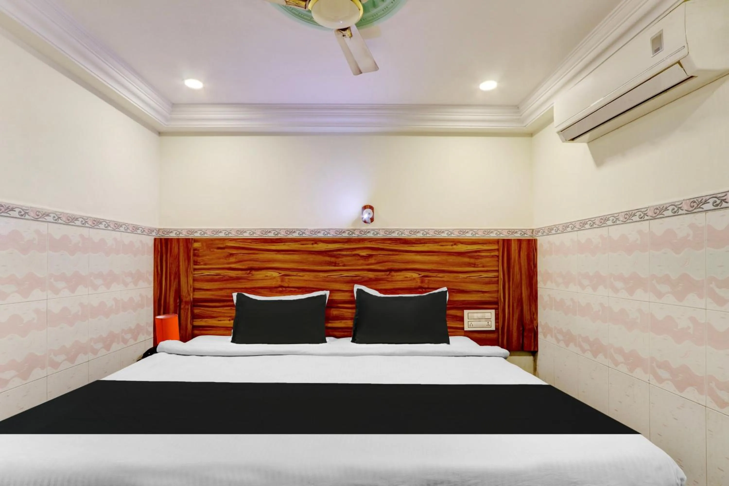 Bedroom, Bed in Super Hotel O Hanuman Pet Near Railway Station