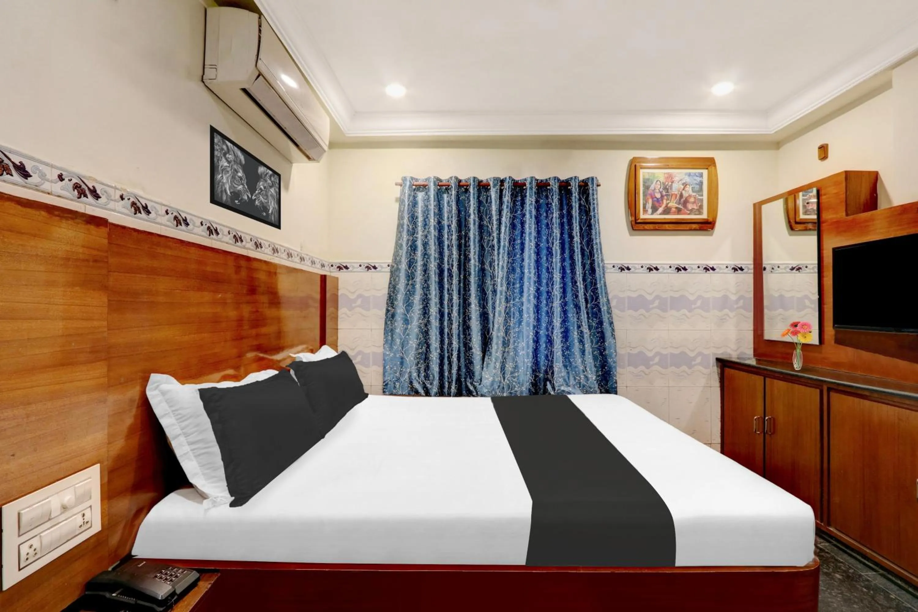 Bedroom, Bed in Super Hotel O Hanuman Pet Near Railway Station