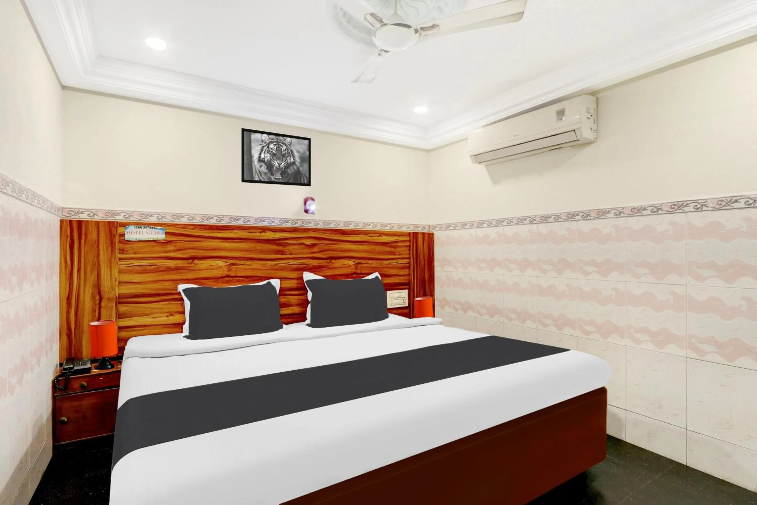 Bedroom, Bed in Super Hotel O Hanuman Pet Near Railway Station