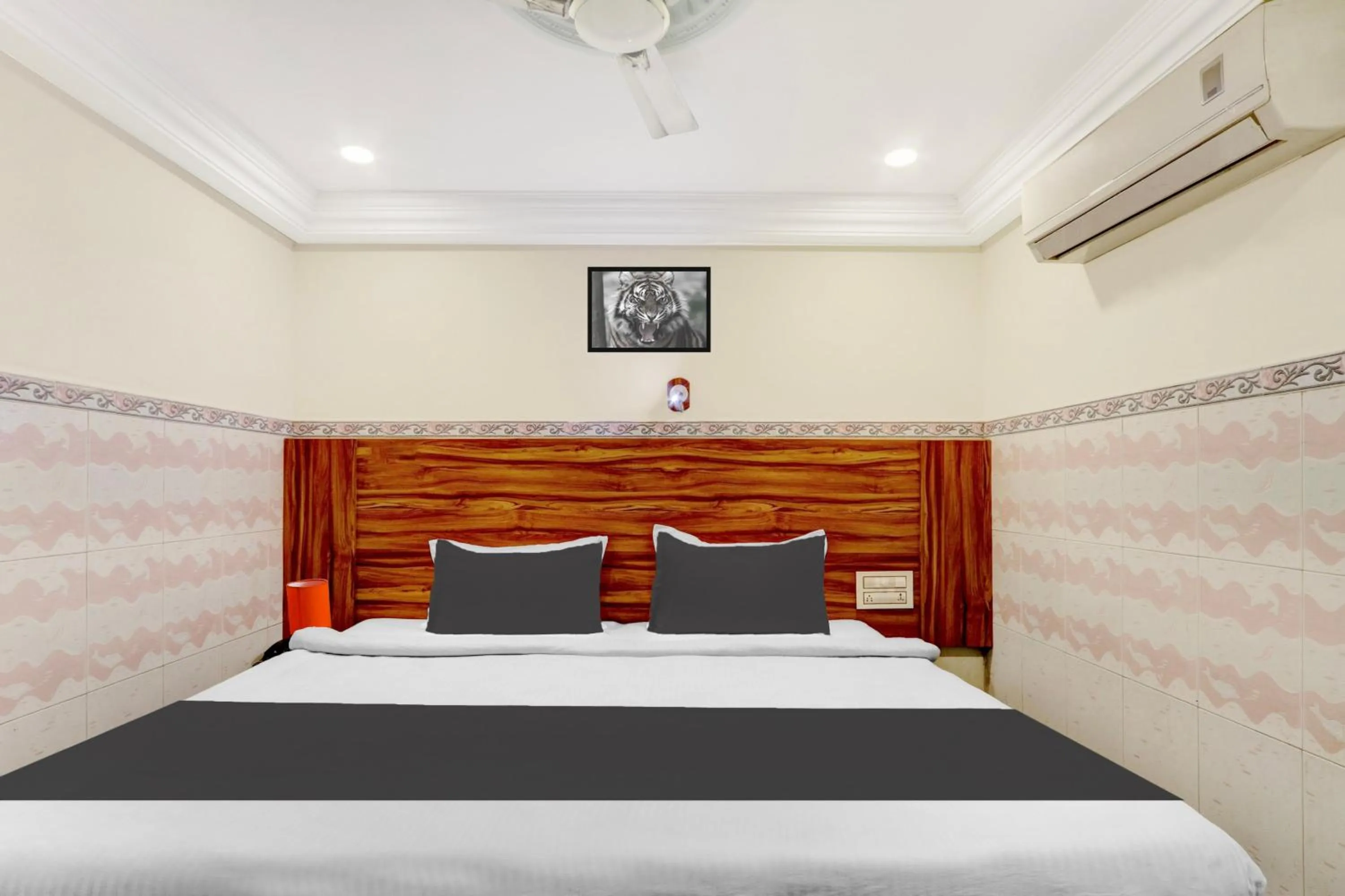 Bedroom, Bed in Super Hotel O Hanuman Pet Near Railway Station