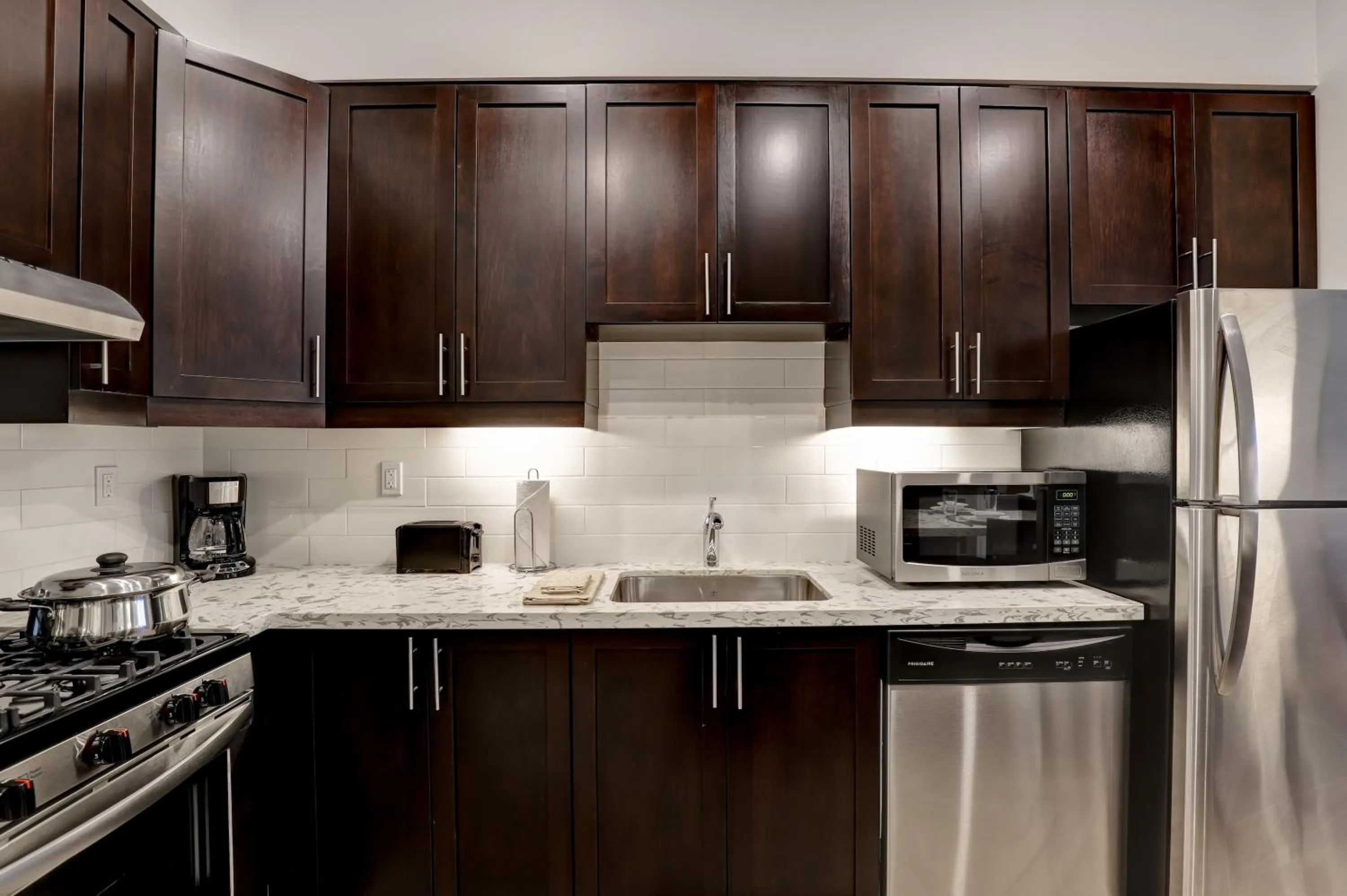 Kitchen or kitchenette, Kitchen/Kitchenette in Residences at Kanata Lakes