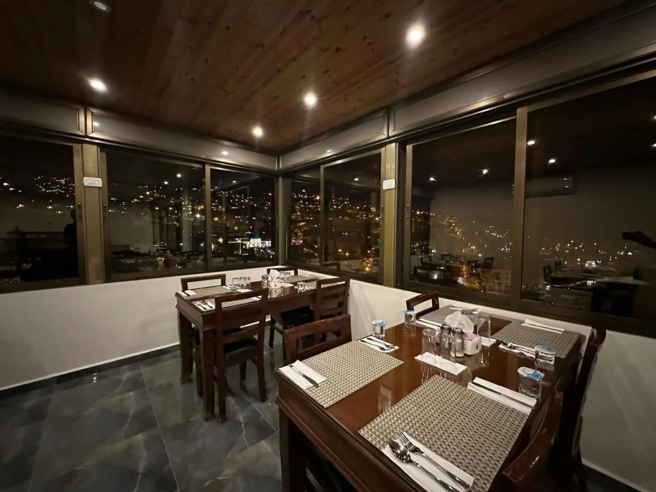 Restaurant/places to eat in Petra Sky Hotel