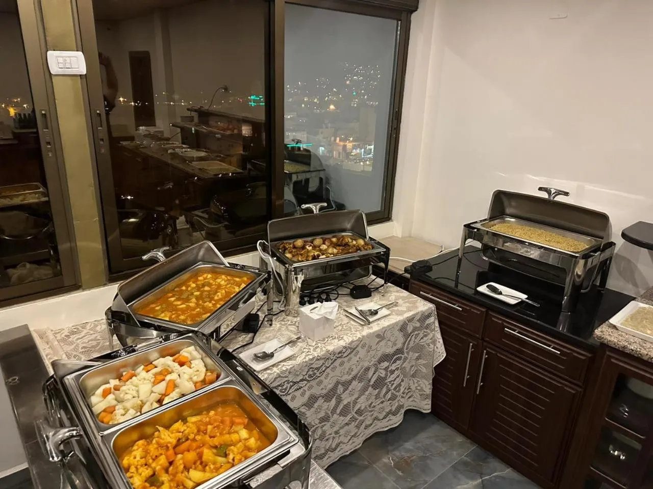 Restaurant/places to eat in Petra Sky Hotel