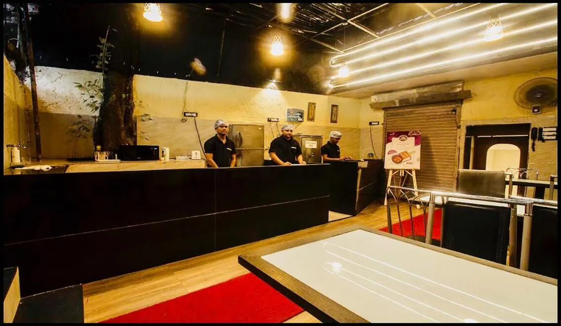 Restaurant/places to eat in Qubestay Airport Capsule Hotel & Hostel