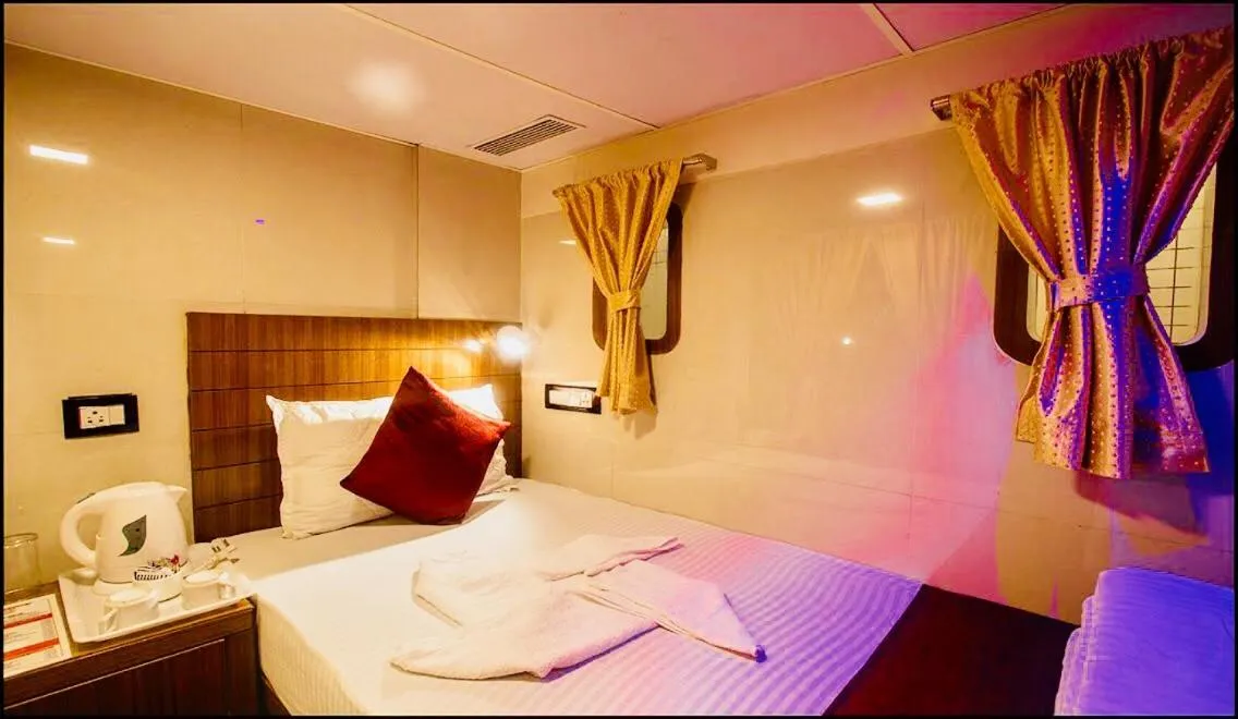 Bed in Qubestay Airport Capsule Hotel & Hostel