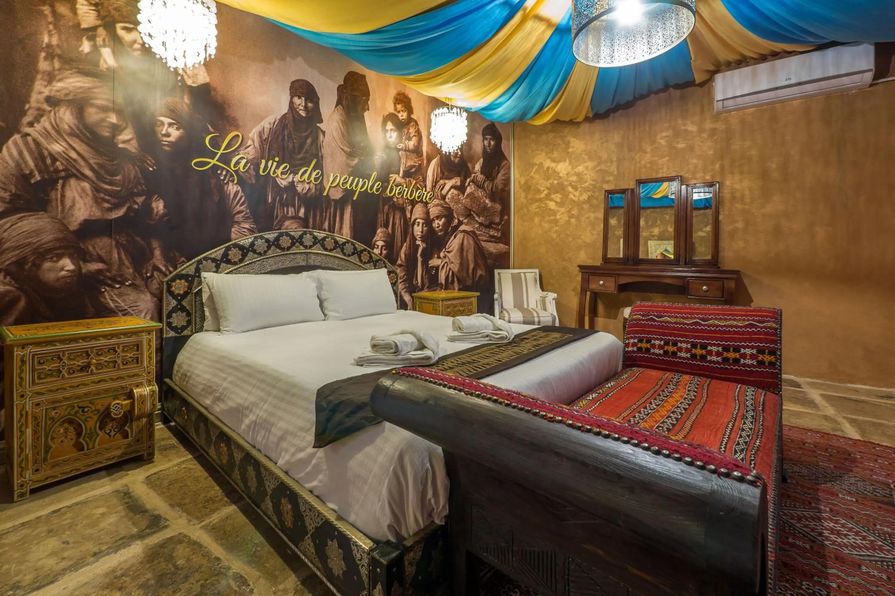 Bed in Chapel 5 Boutique Suites B&B