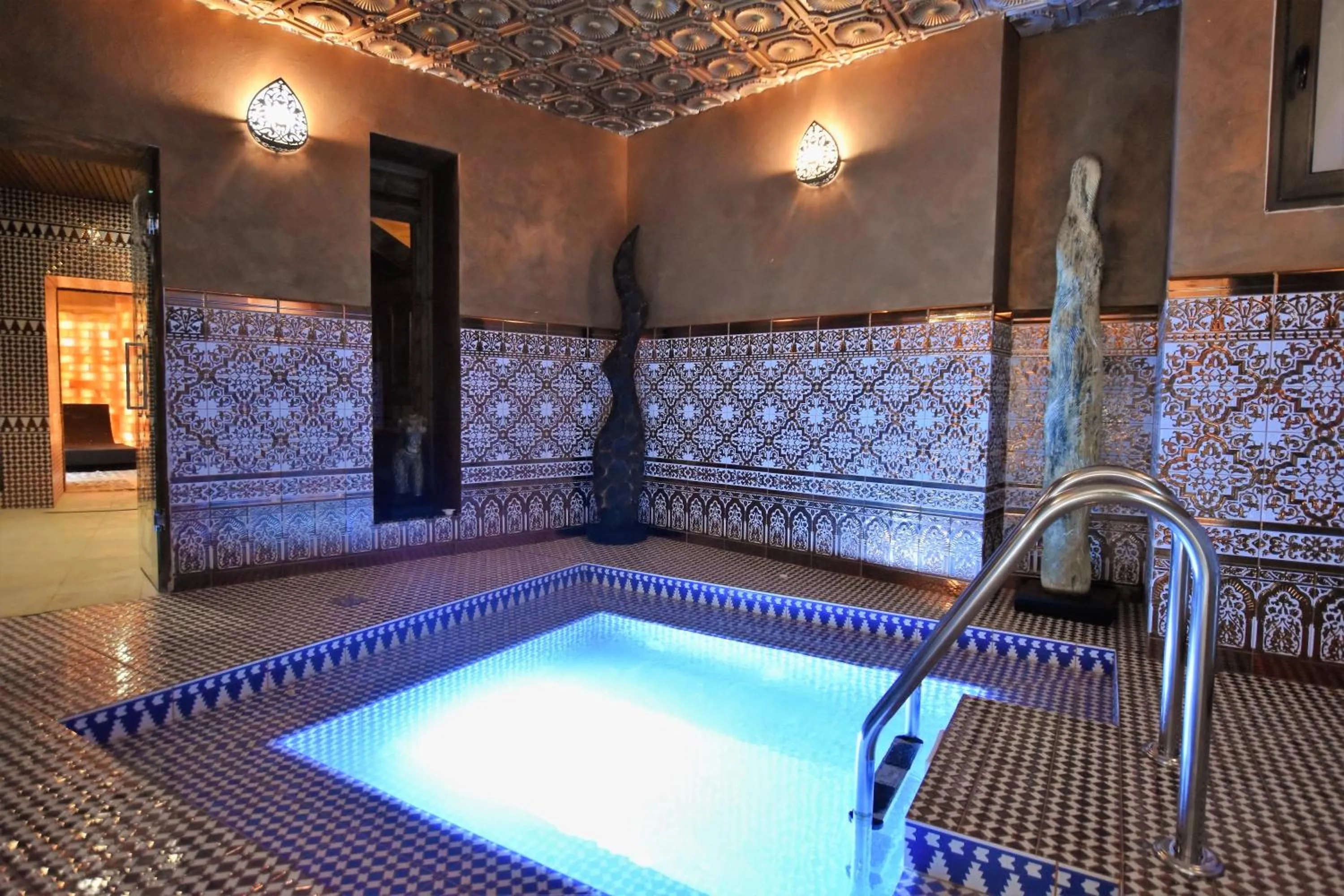 Hot Tub in Chapel 5 Boutique Suites B&B