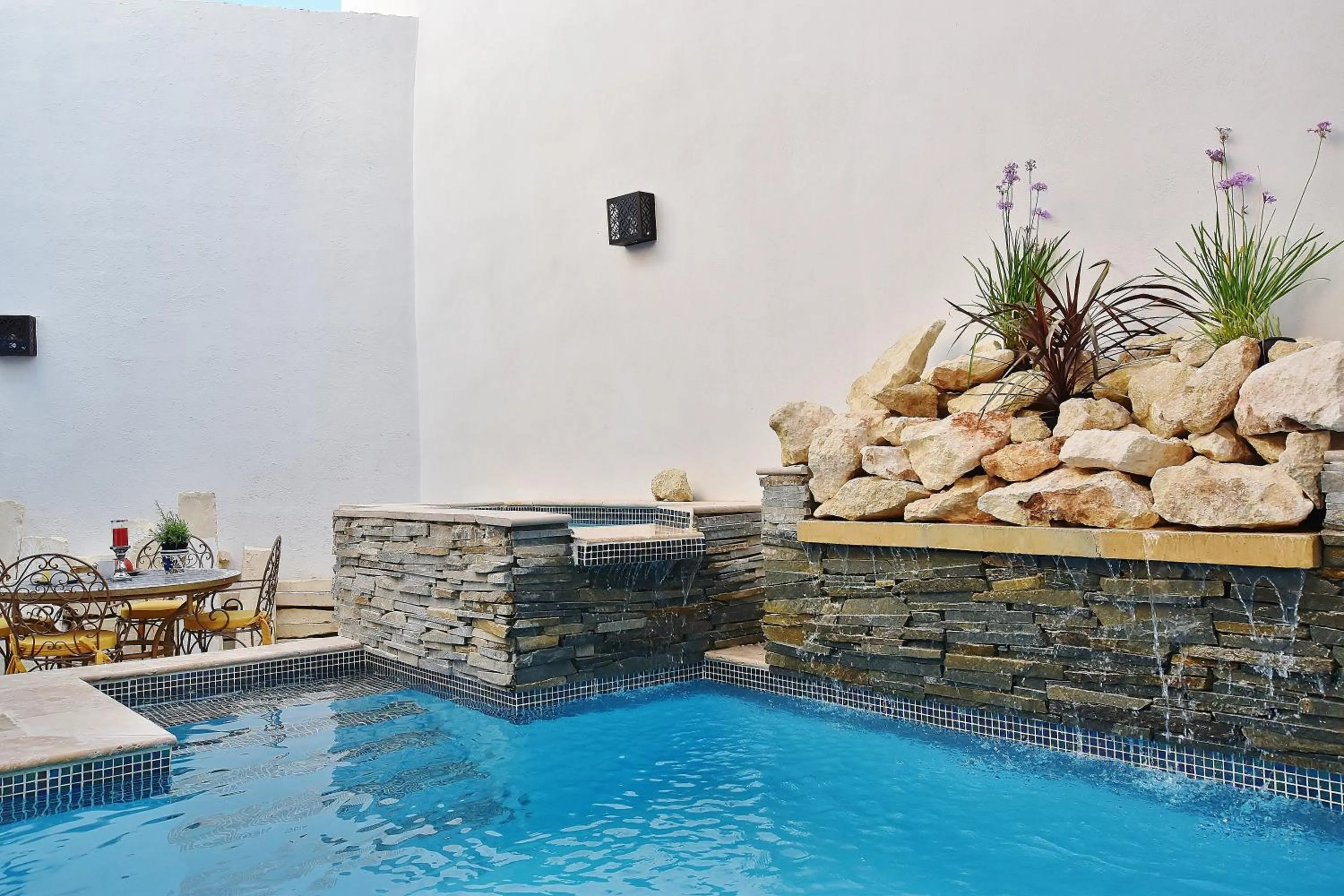 Day in Chapel 5 Boutique Suites B&B