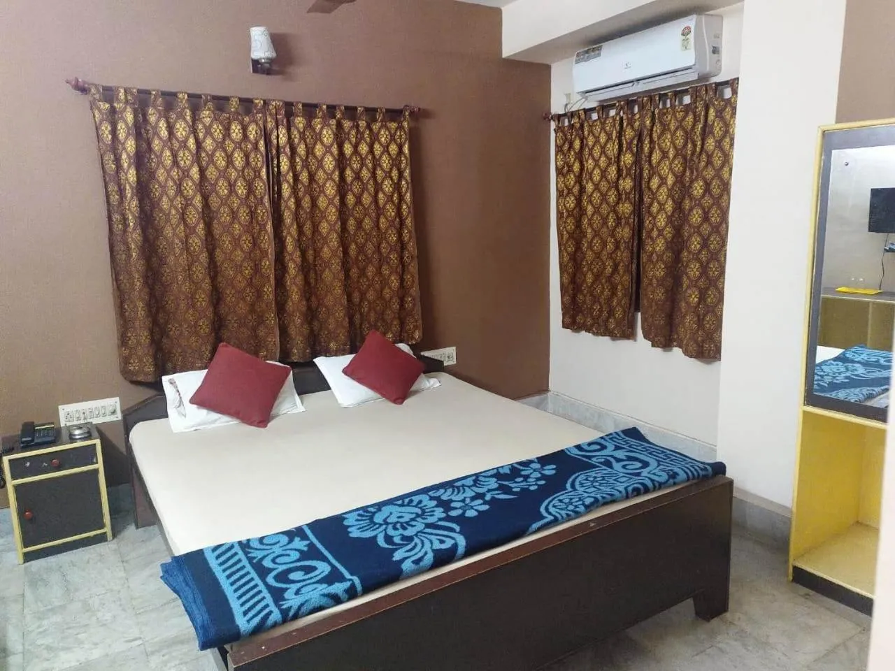 View (from property/room), Bed in M/s HOTEL DIWAN INTERNATIONAL