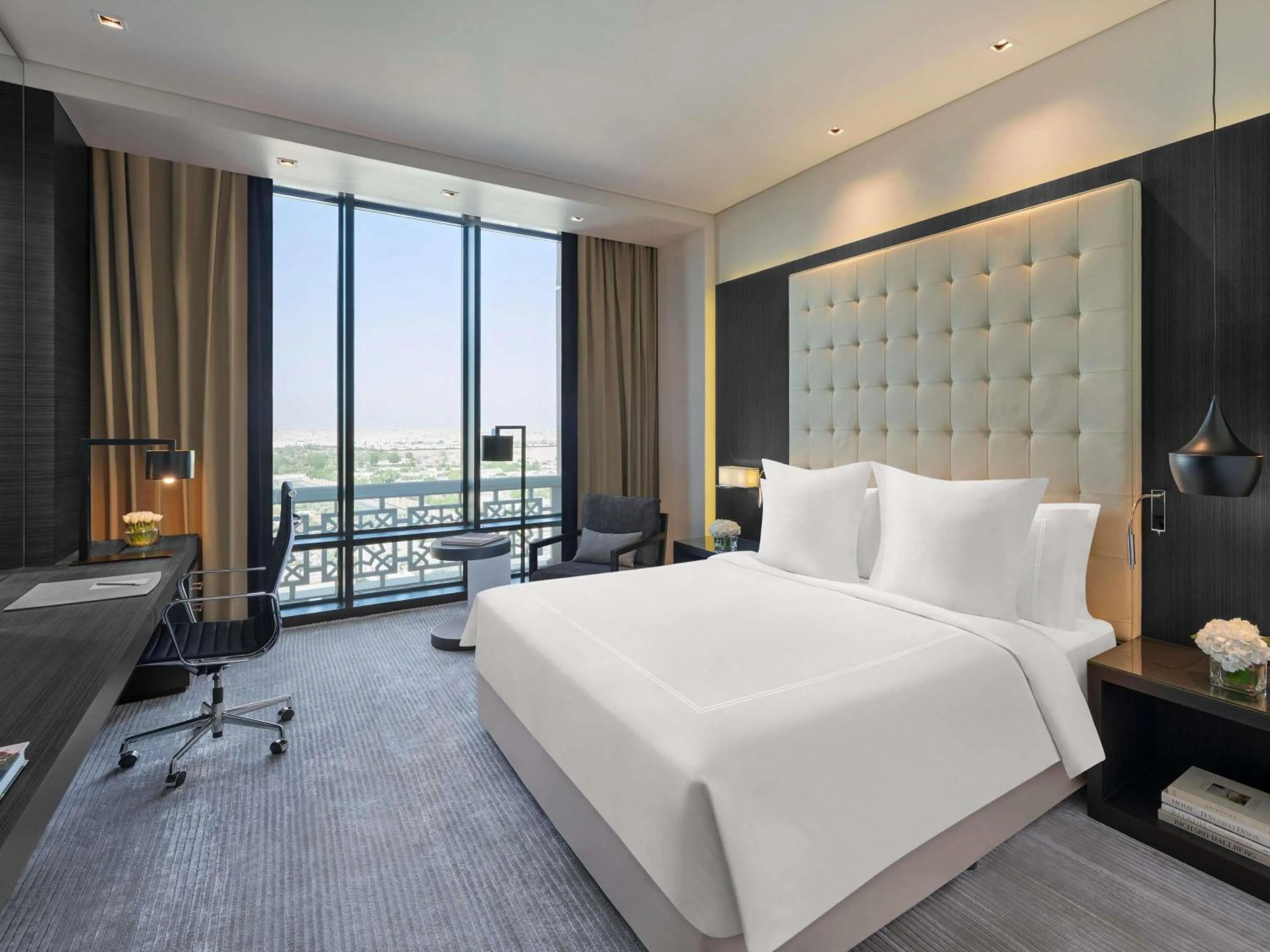 Bedroom, Bed in Fairmont Riyadh