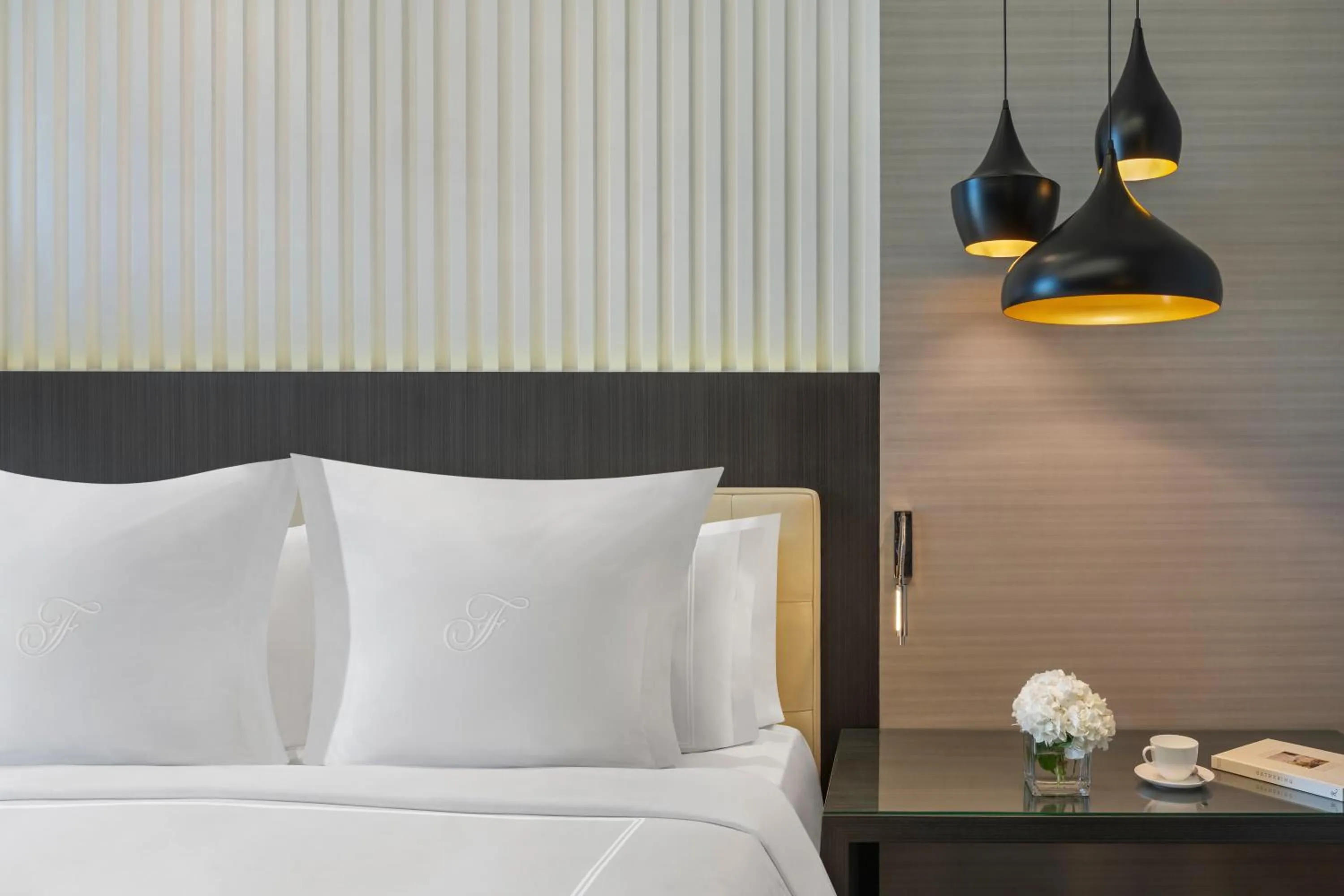 Bed in Fairmont Riyadh