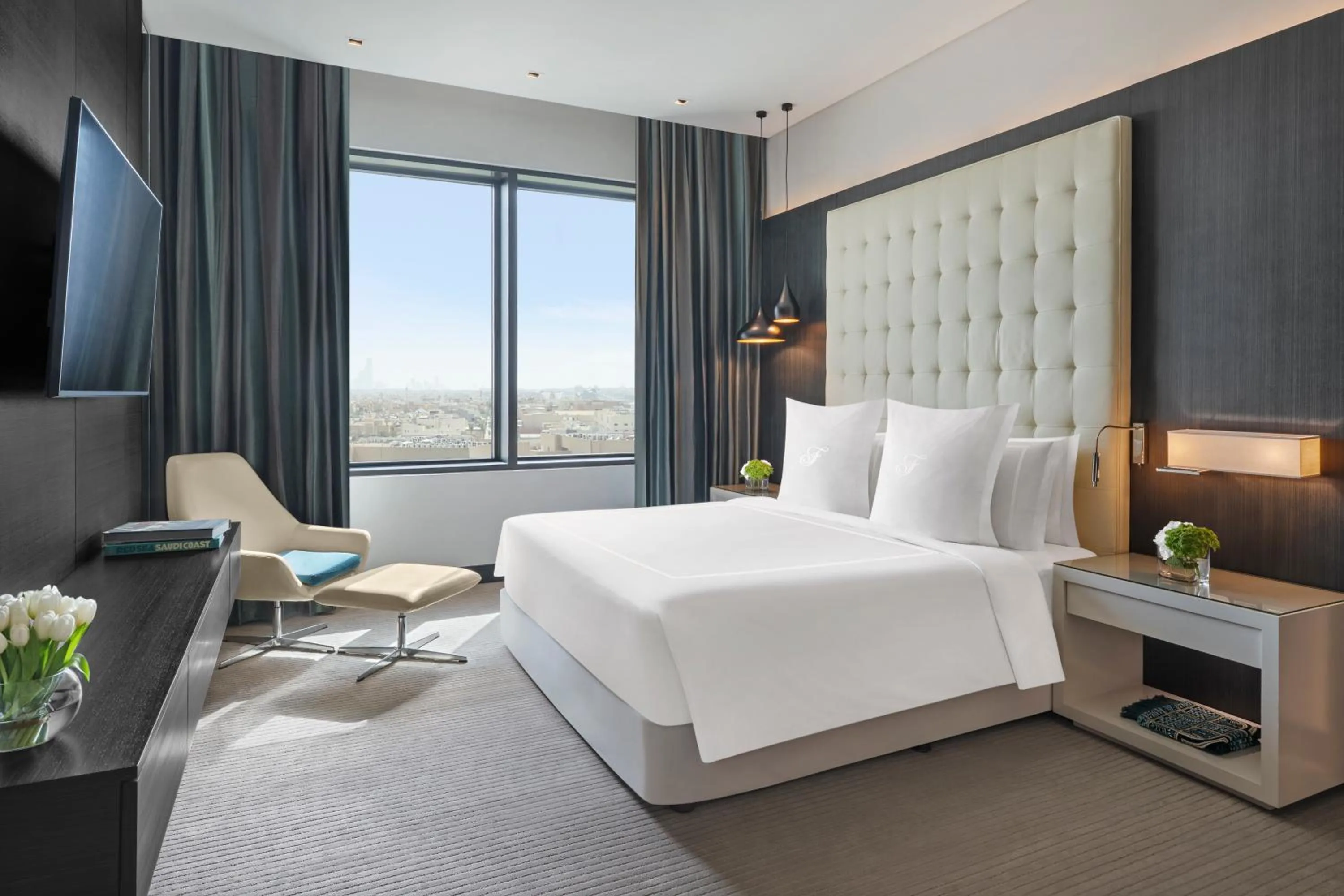 Bed in Fairmont Riyadh