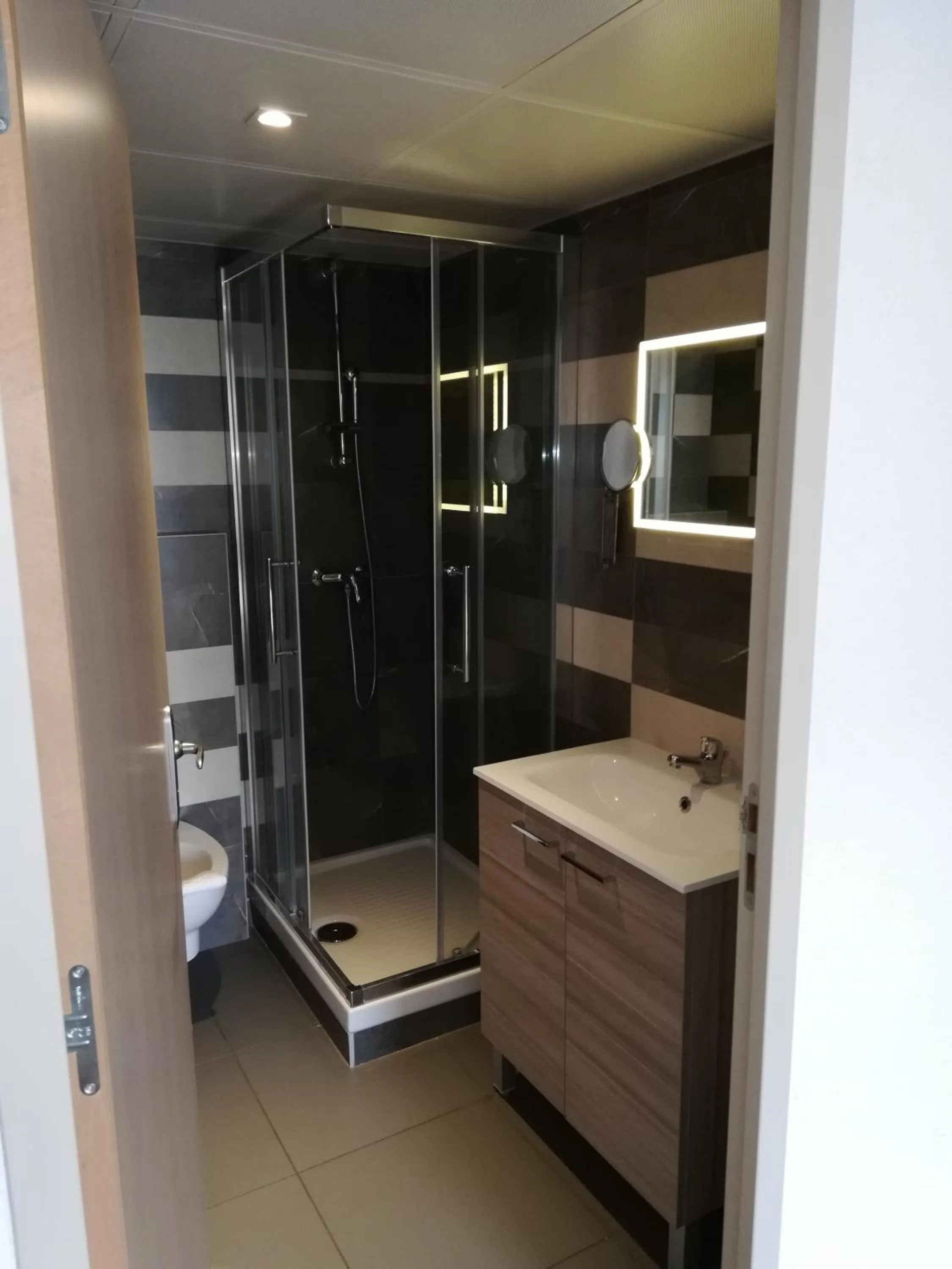 Shower in Appart'hotel le Pèlerin