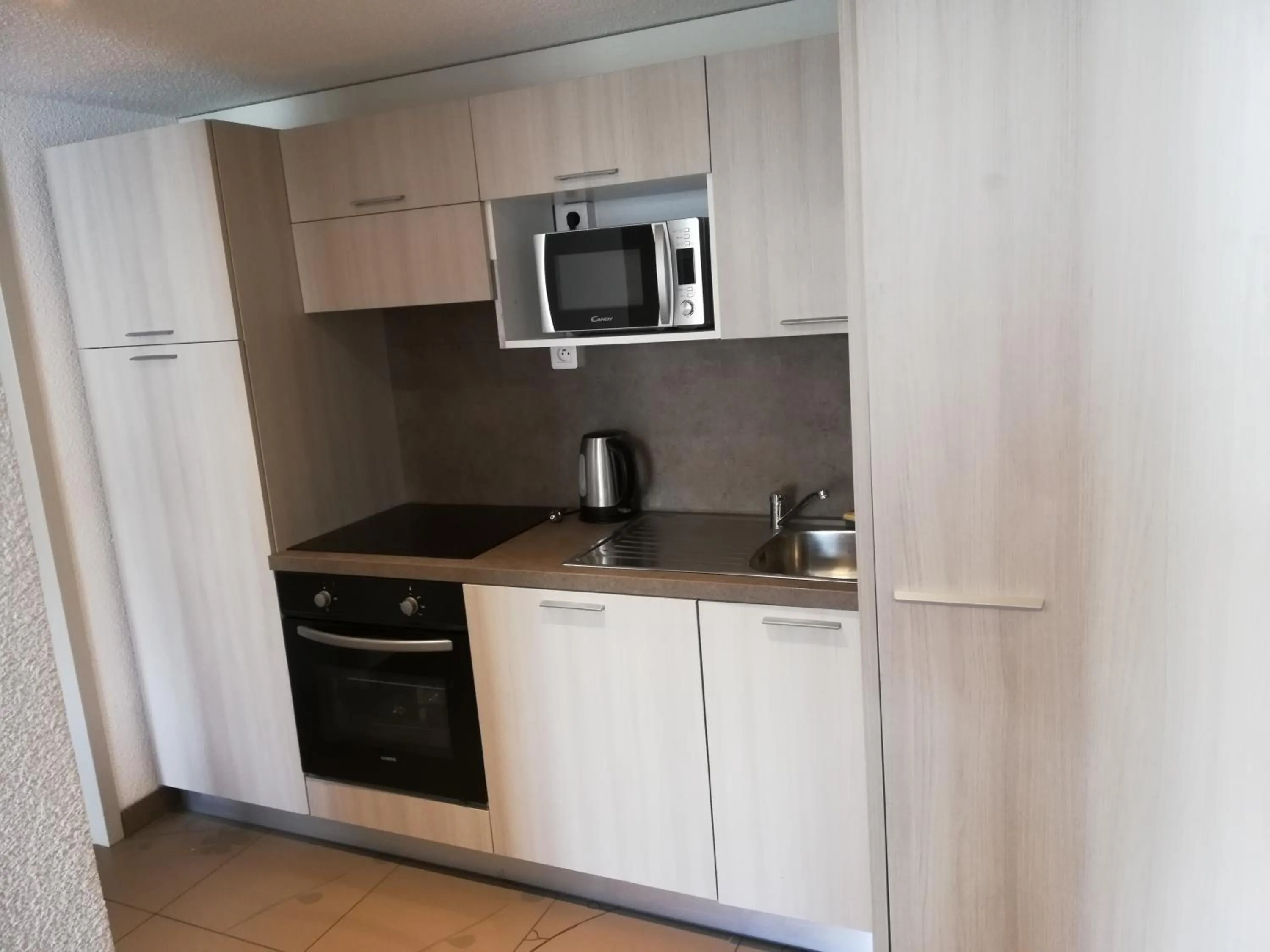 Coffee/tea facilities in Appart'hotel le Pèlerin