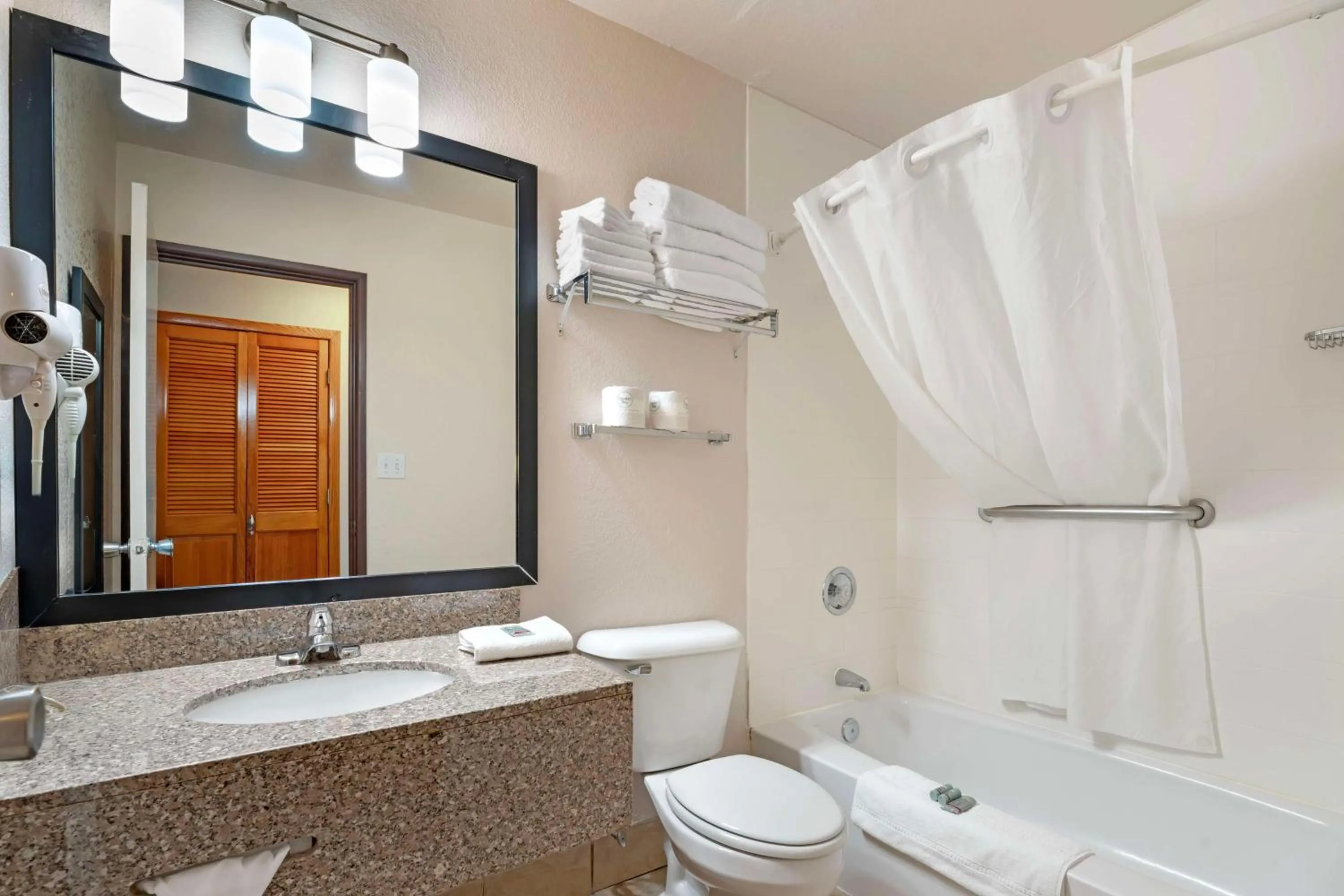 Bathroom in Best Western Green Bay Inn and Conference Center