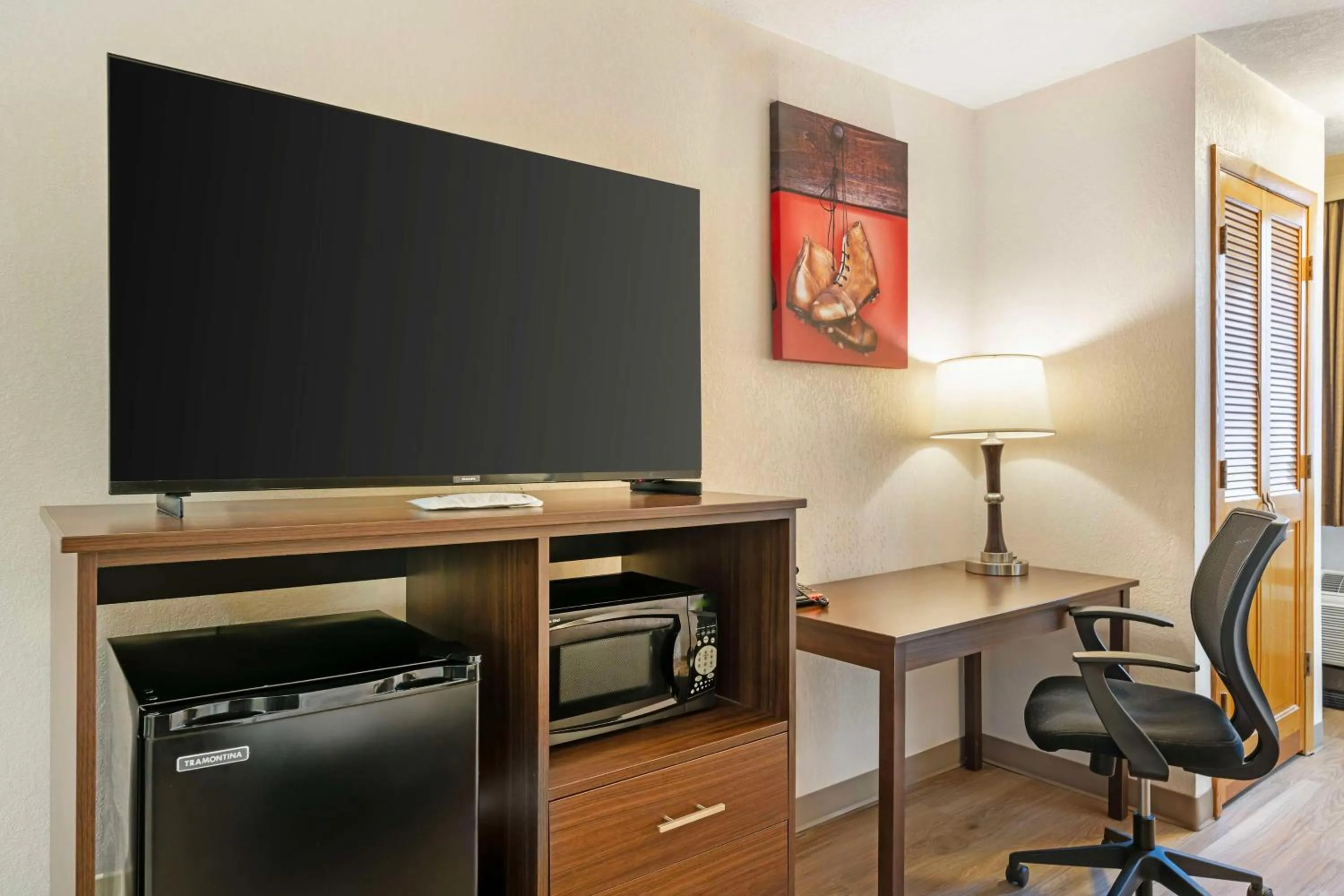 Bedroom in Best Western Green Bay Inn and Conference Center