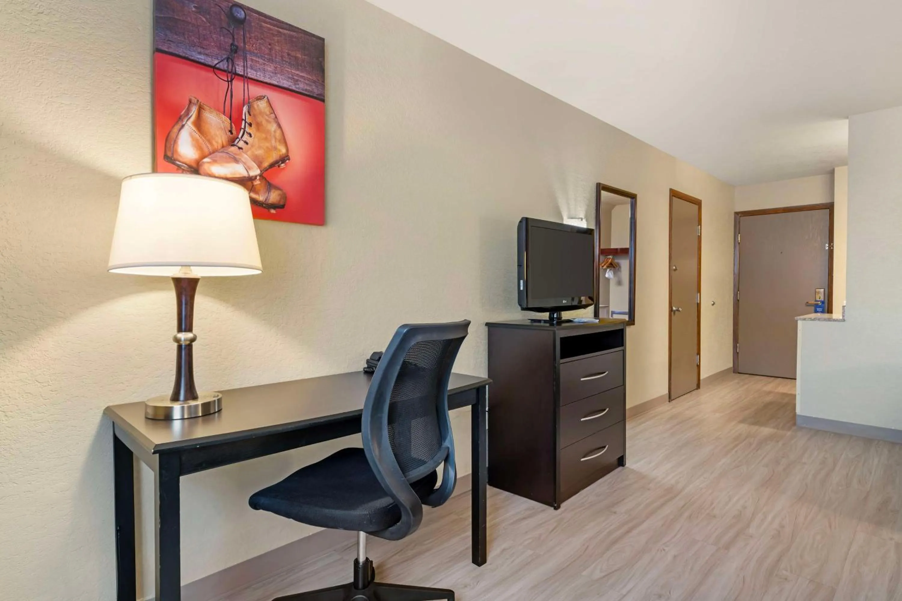 Bedroom in Best Western Green Bay Inn and Conference Center