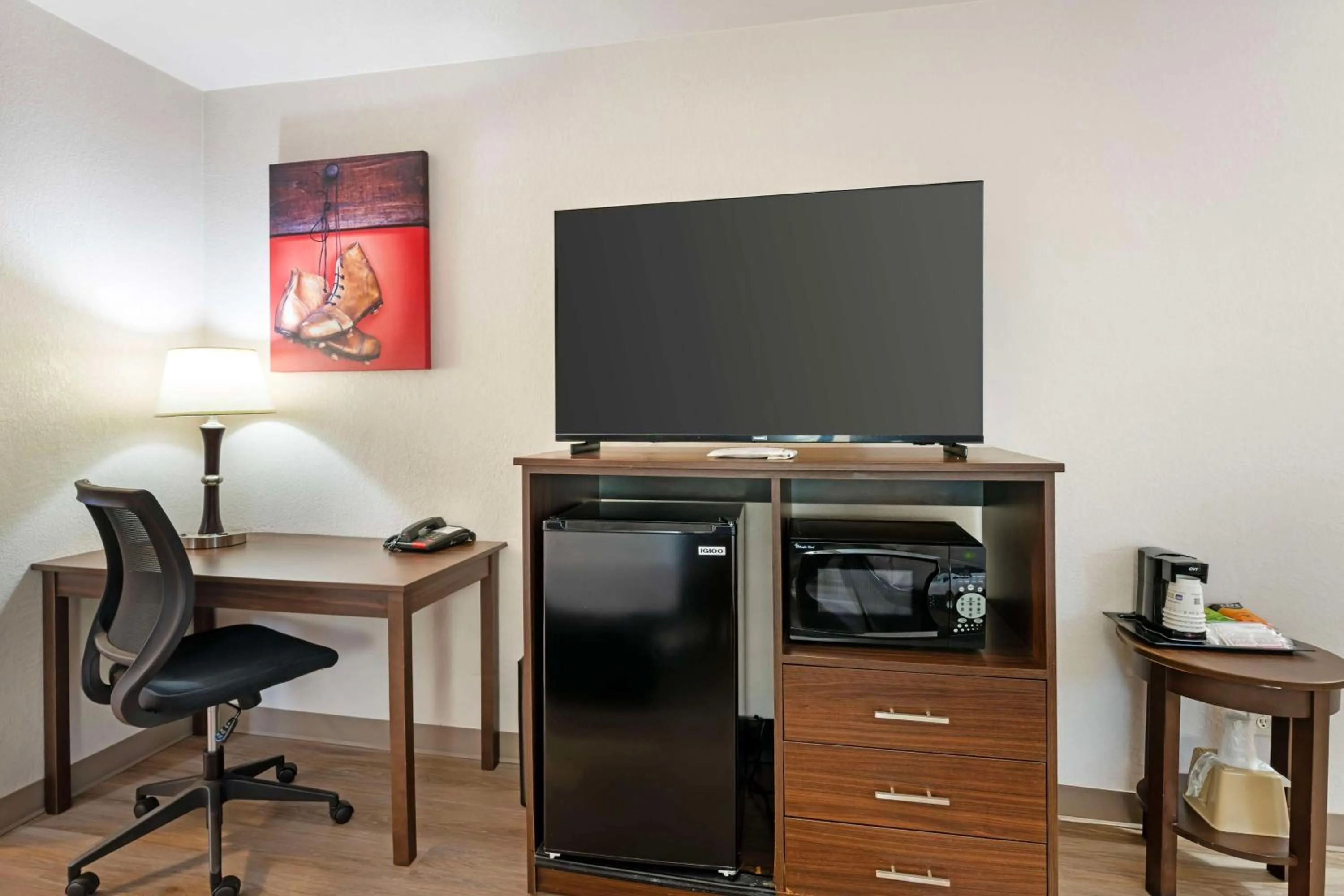 Bedroom in Best Western Green Bay Inn and Conference Center