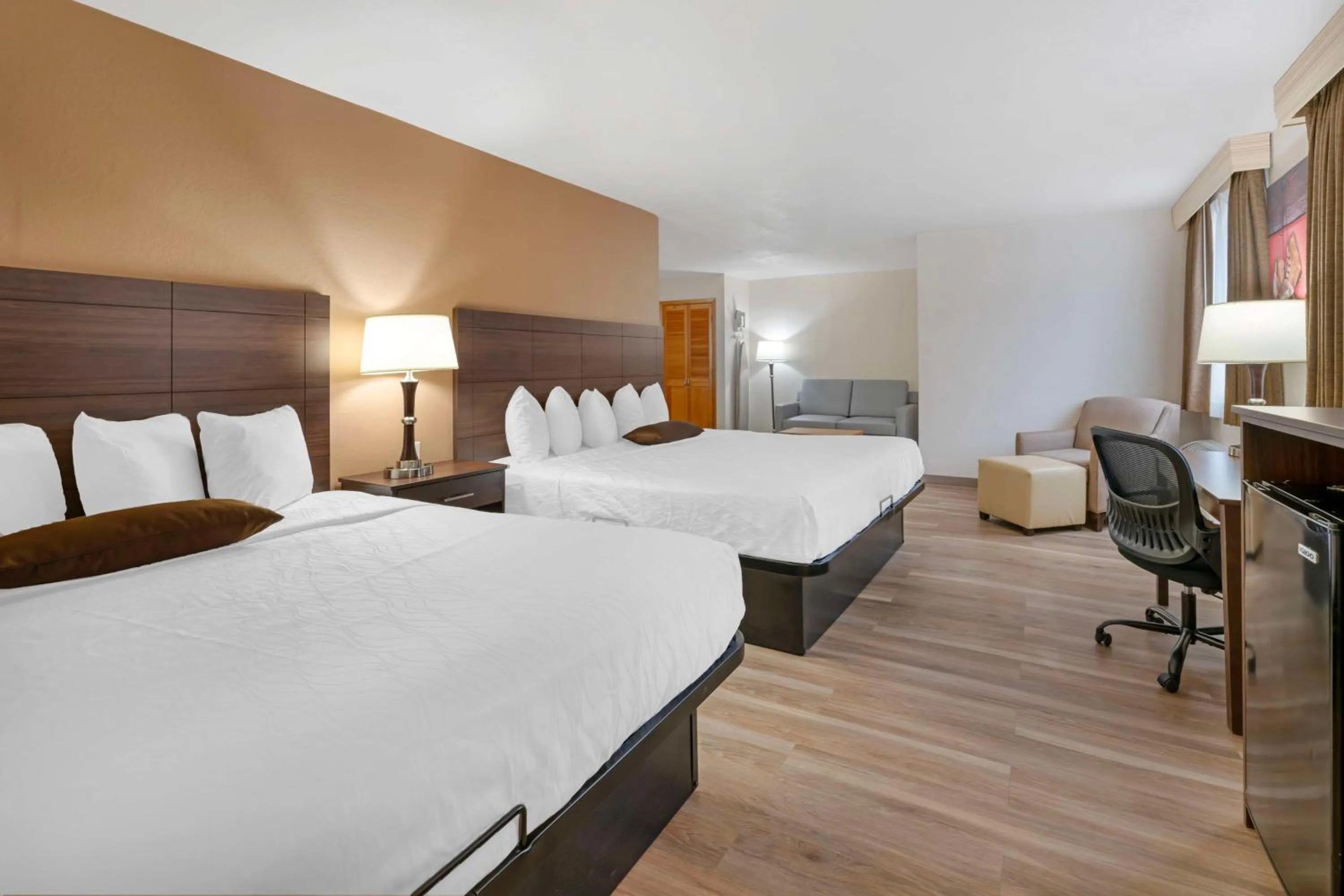 Bedroom, Bed in Best Western Green Bay Inn and Conference Center