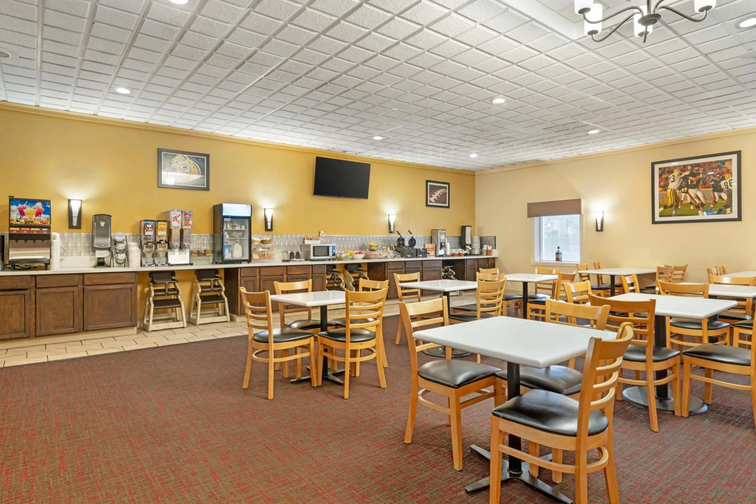 Breakfast in Best Western Green Bay Inn and Conference Center