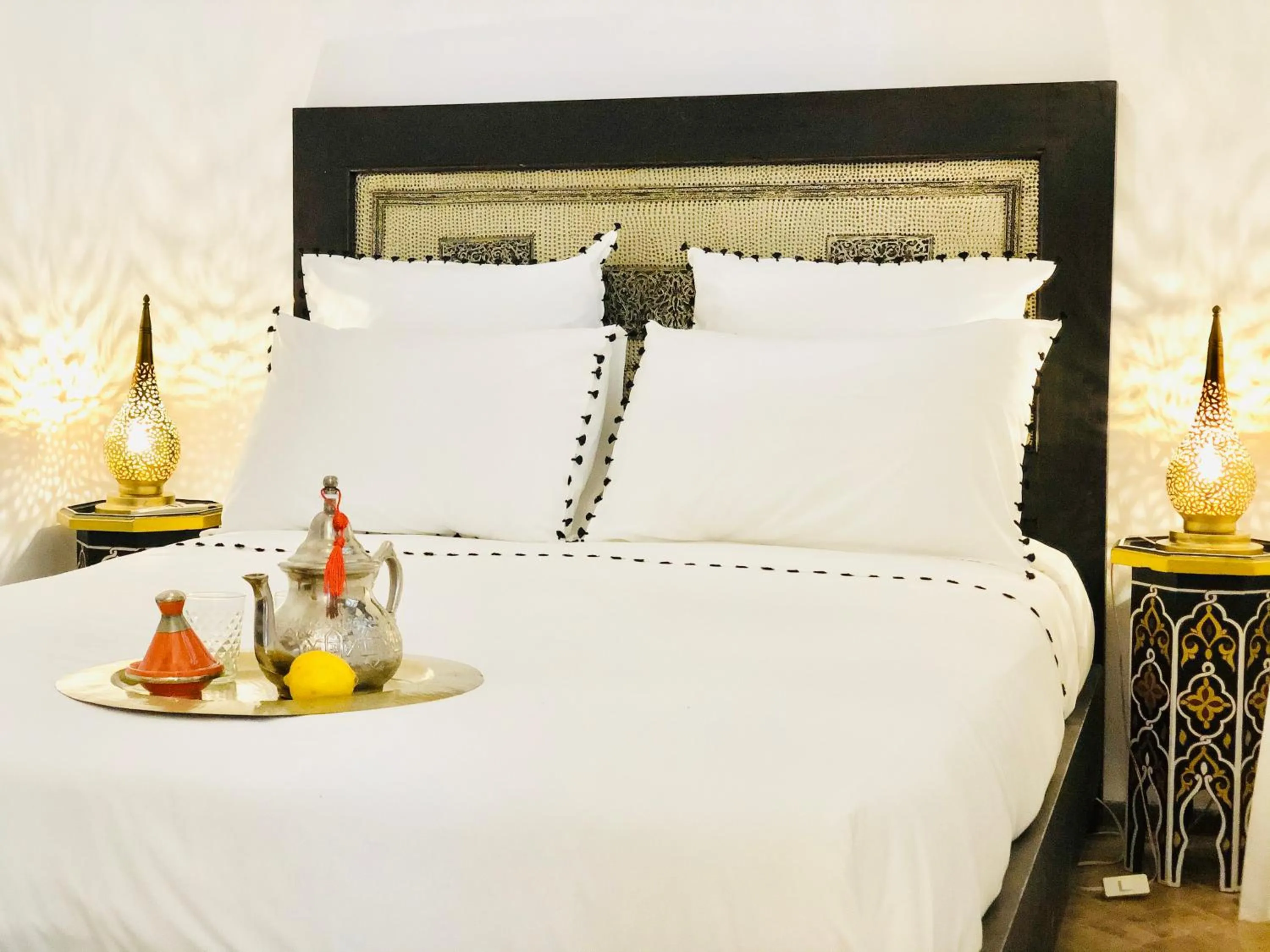 Shower, Bed in Maison Chafia Boutique Hôtel & Spa