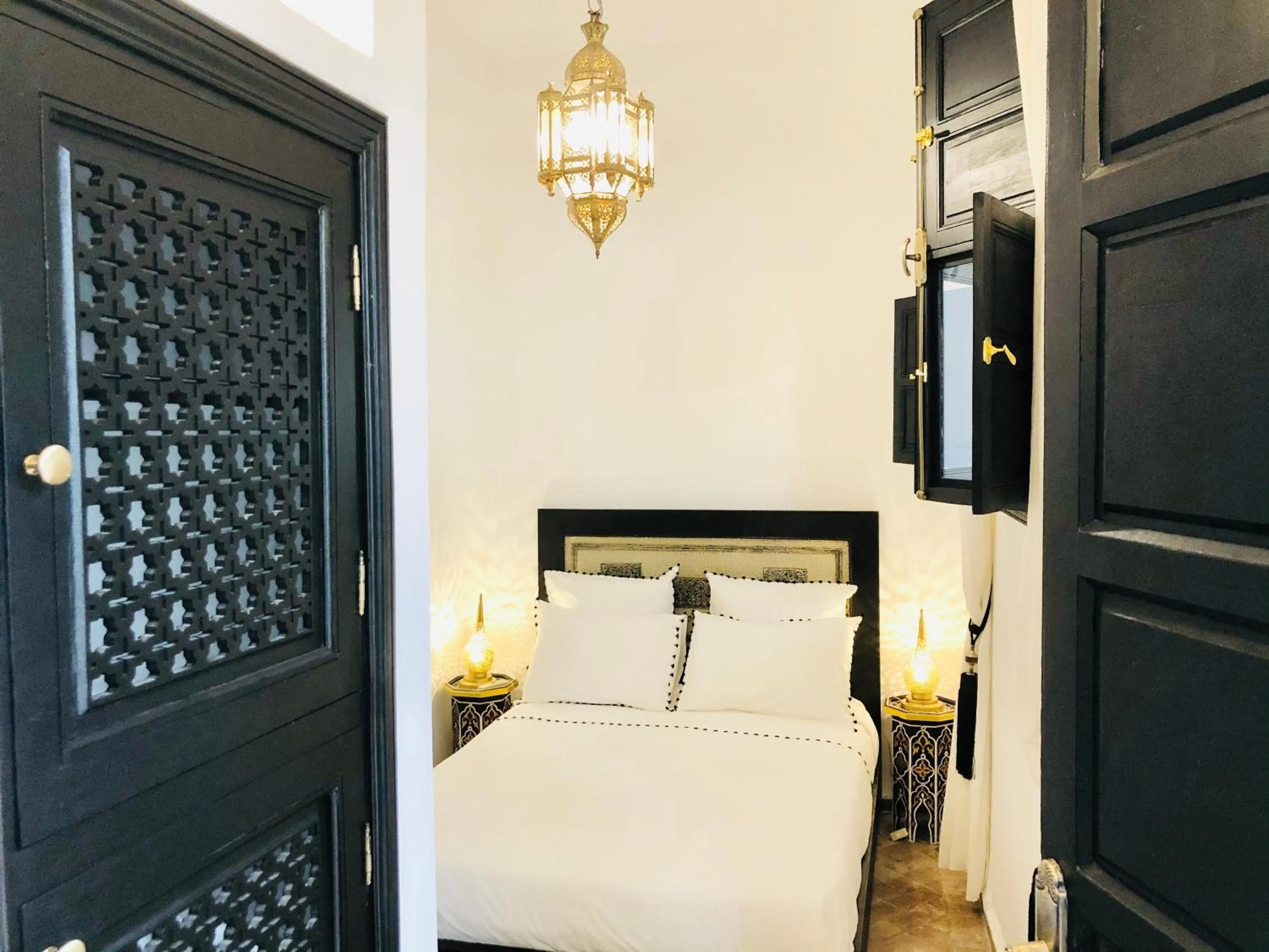 Shower, Bed in Maison Chafia Boutique Hôtel & Spa