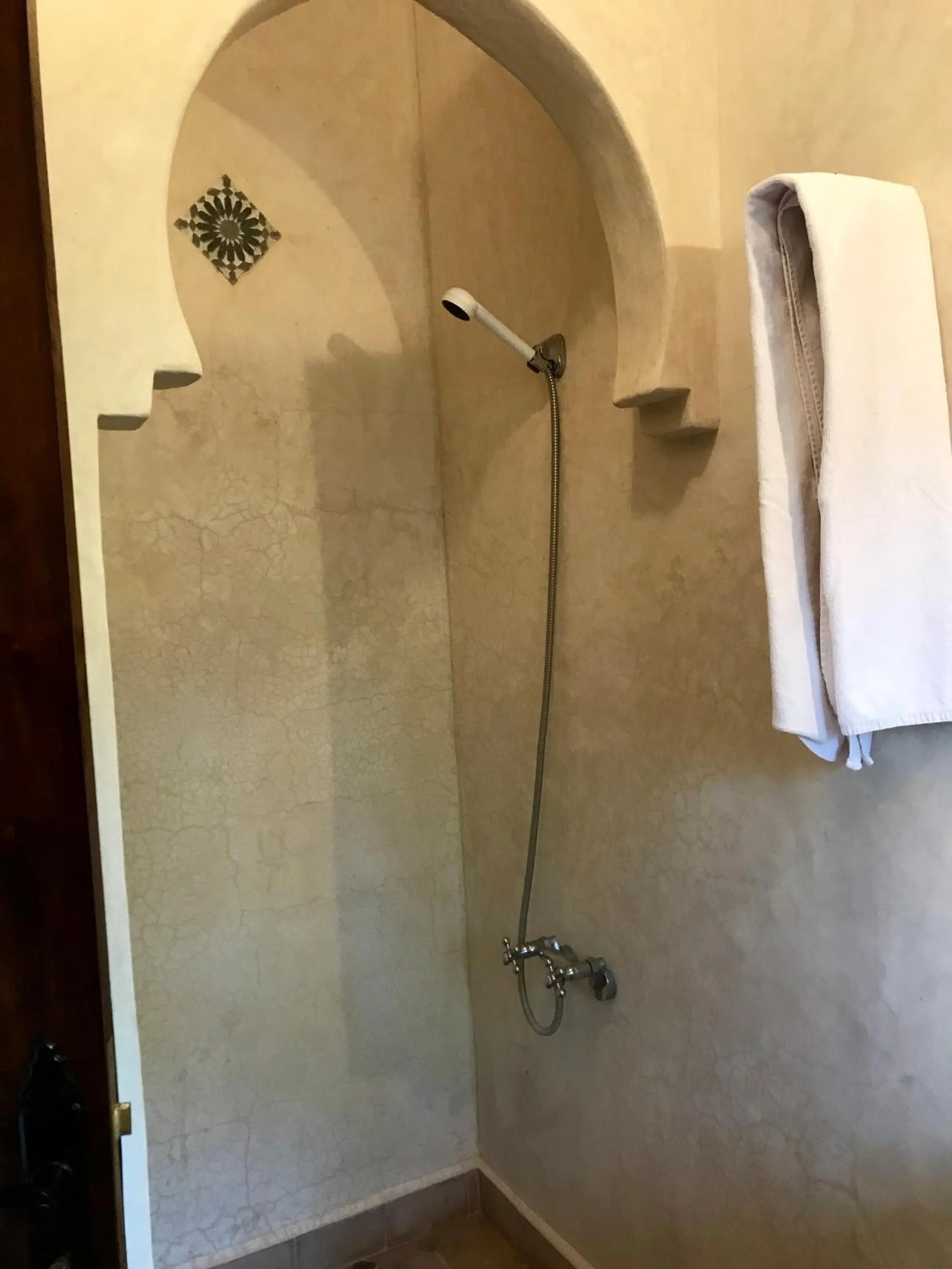 Shower in Auberge Chez Momo II