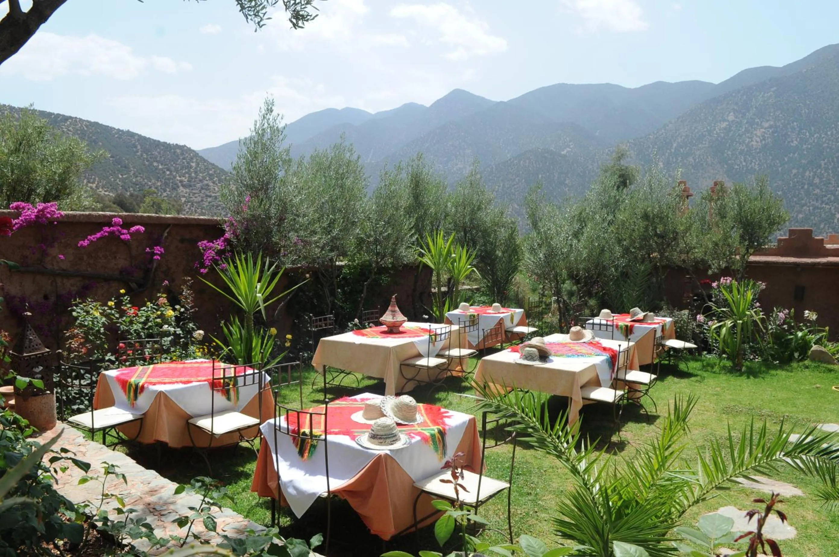 Balcony/Terrace in Auberge Chez Momo II