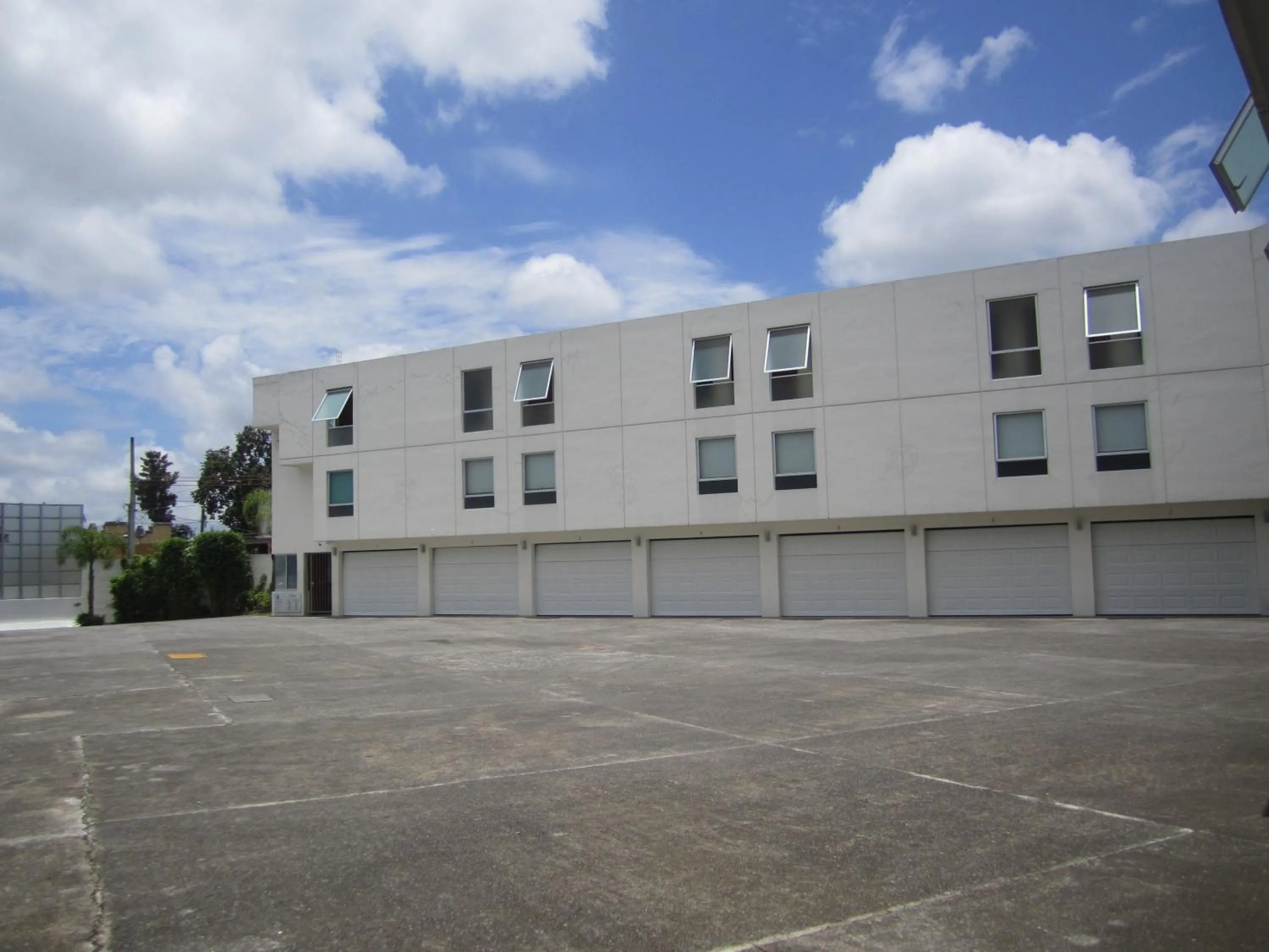 Property building in Auto Hotel Mediterráneo
