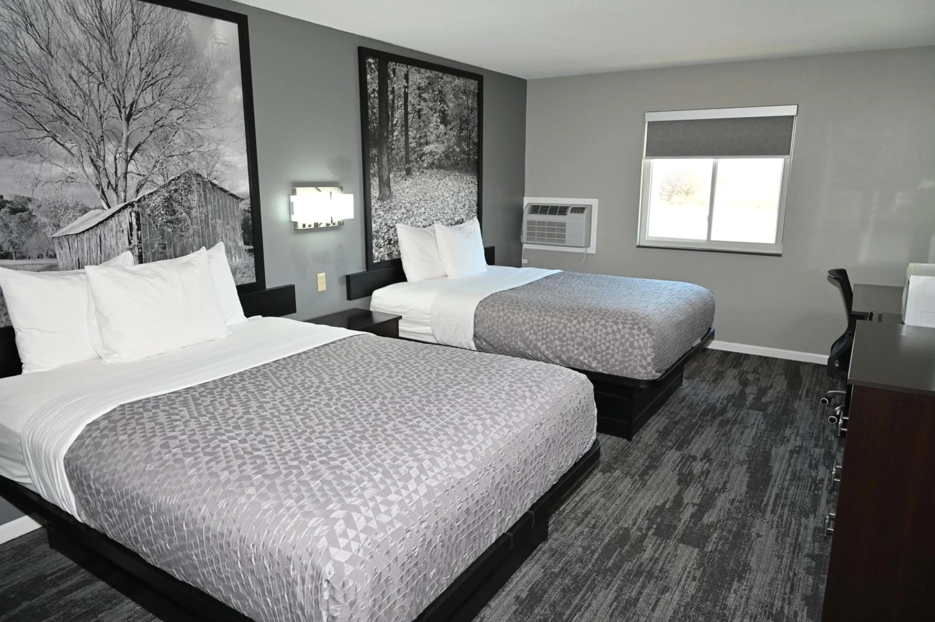 Bed in Super 8 by Wyndham Higginsville