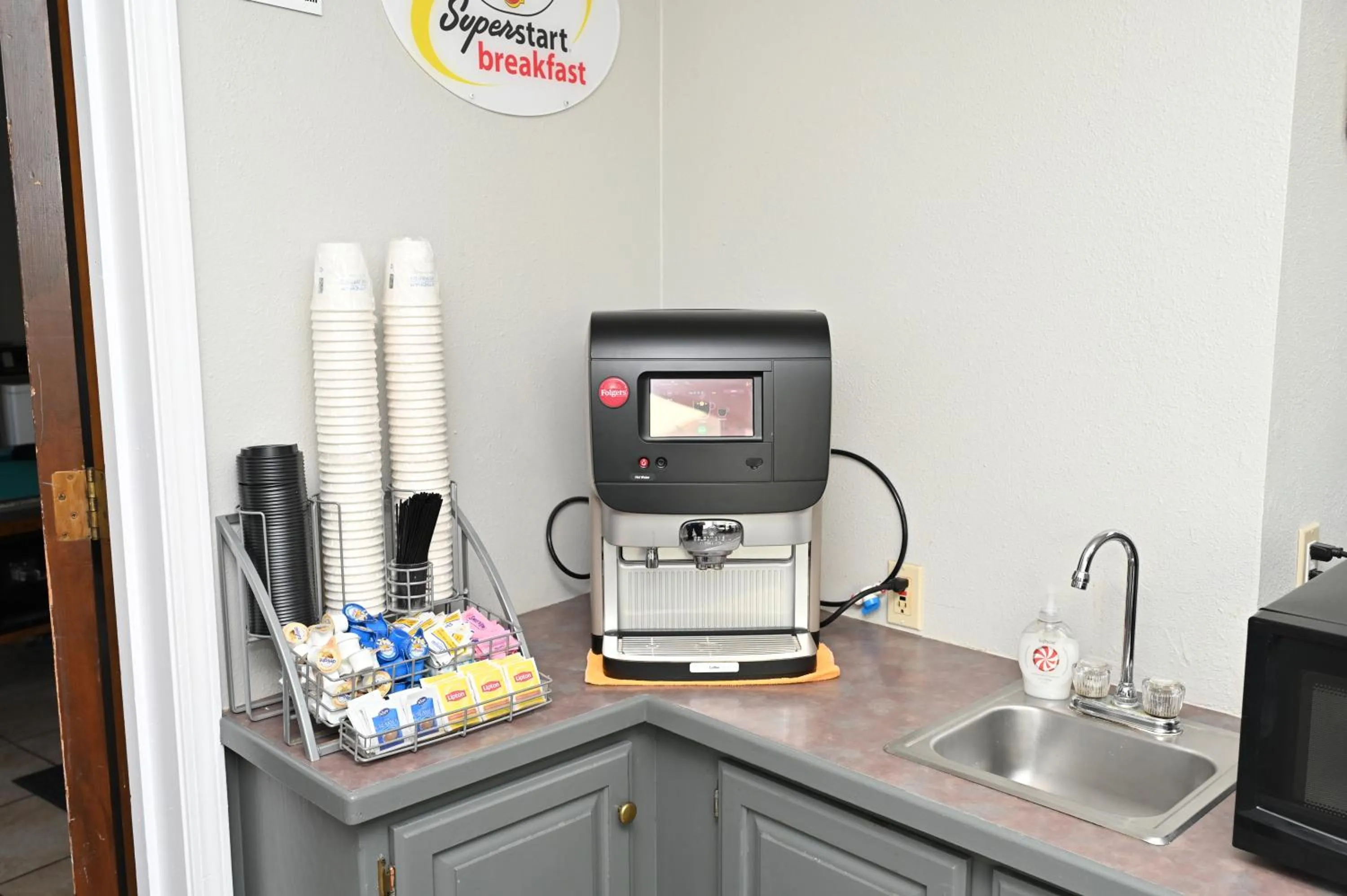 Breakfast in Super 8 by Wyndham Higginsville