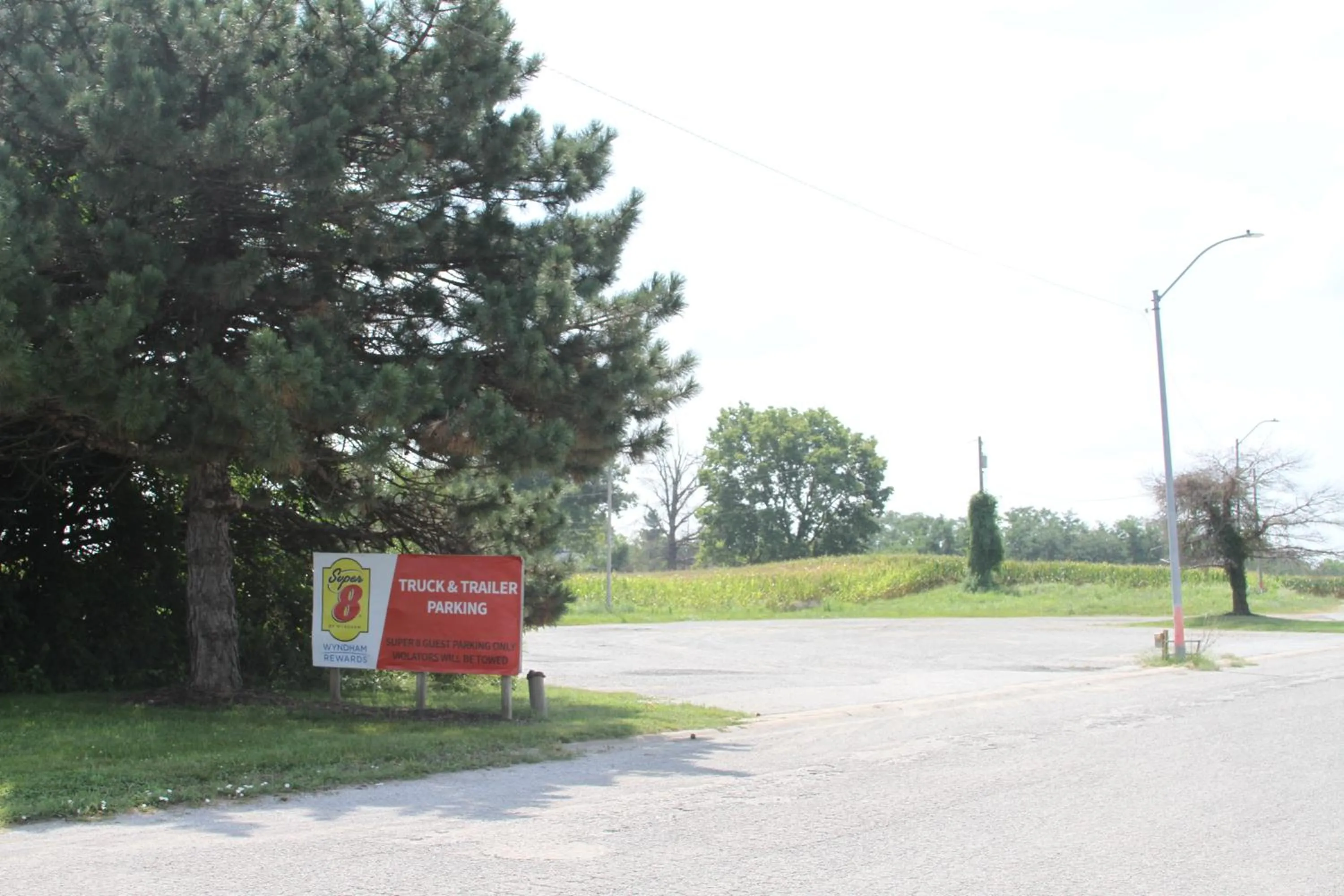 Super 8 by Wyndham Higginsville