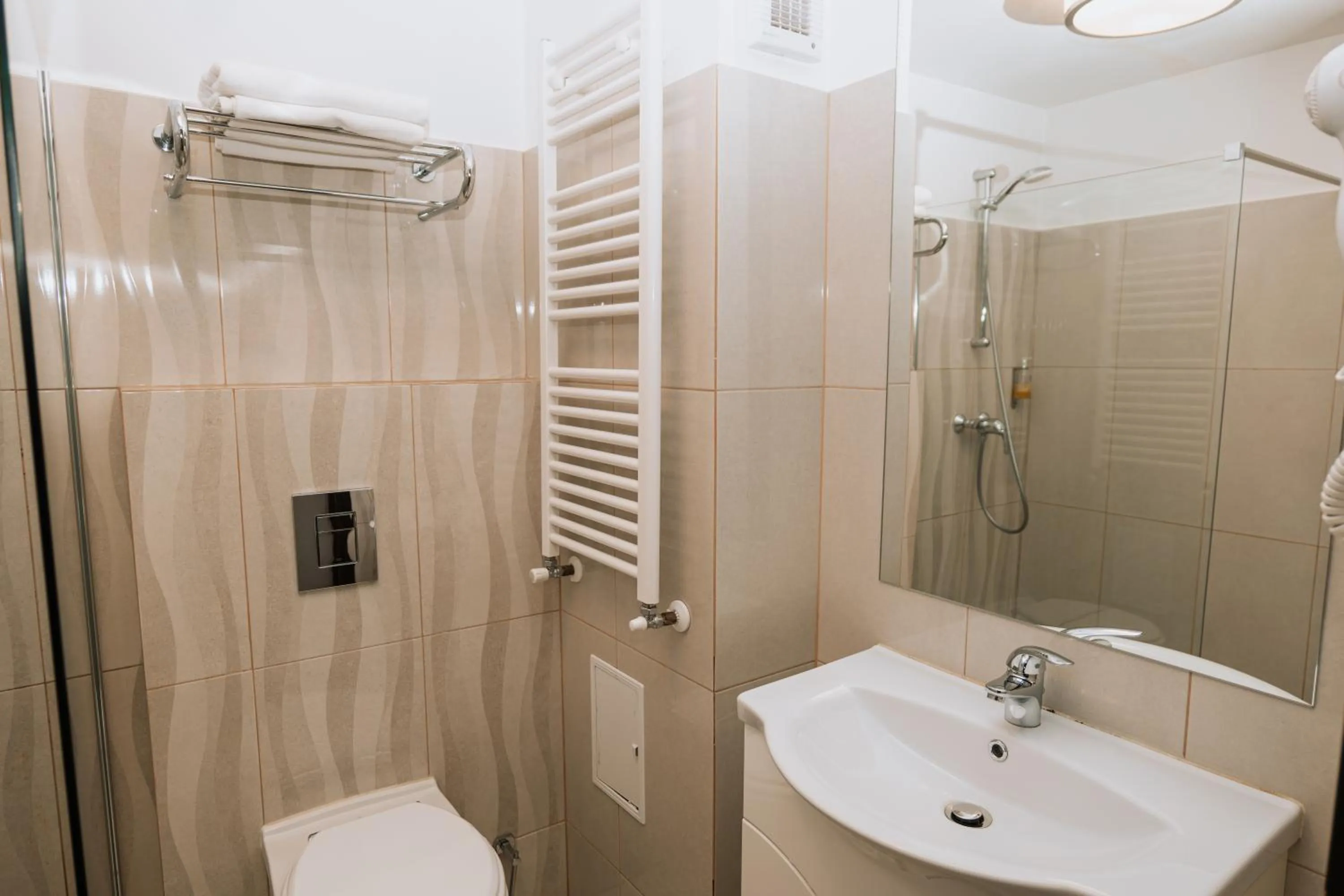 Bathroom in Hotel Duke Armeneasca City Center