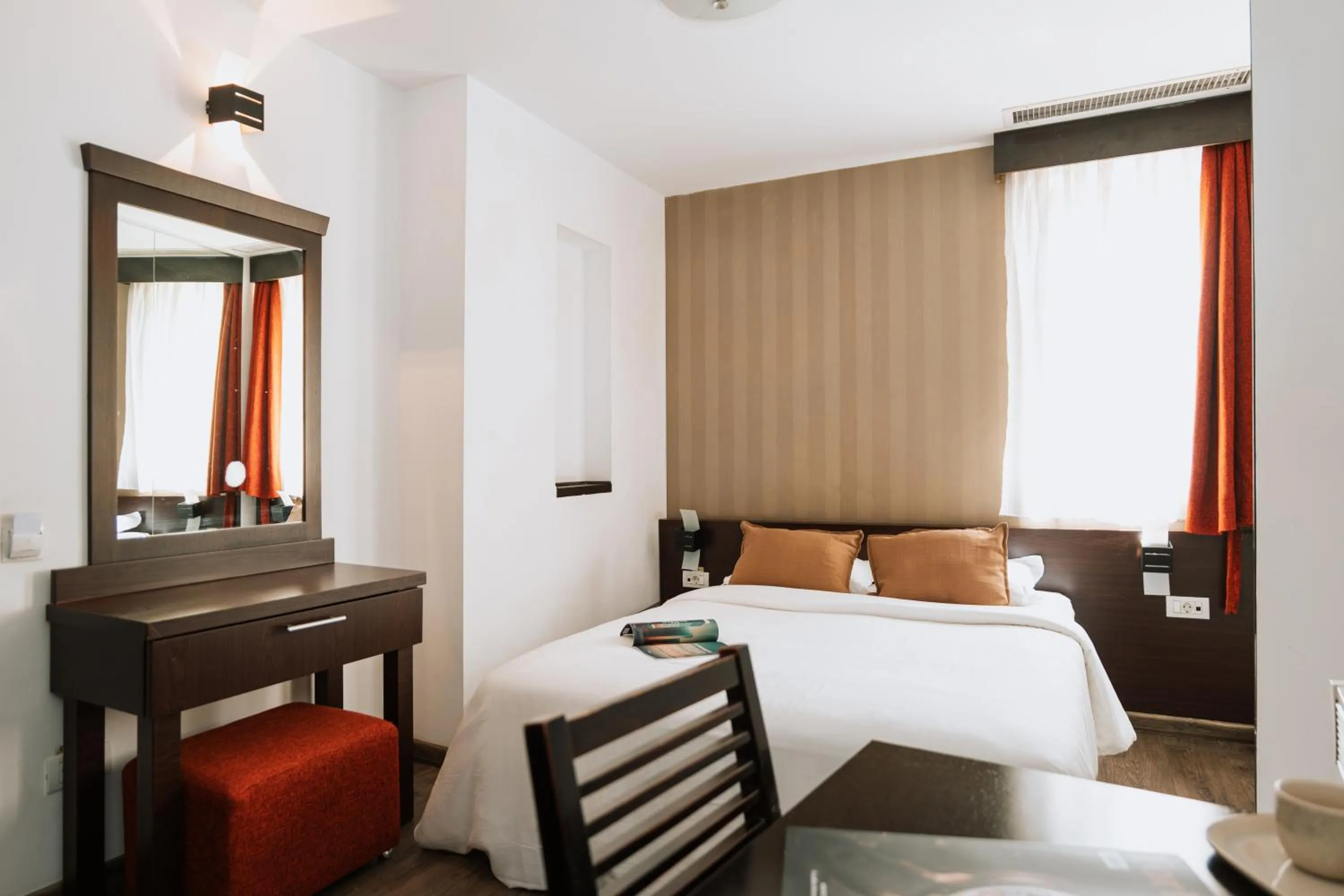 Bedroom, Bed in Hotel Duke Armeneasca City Center