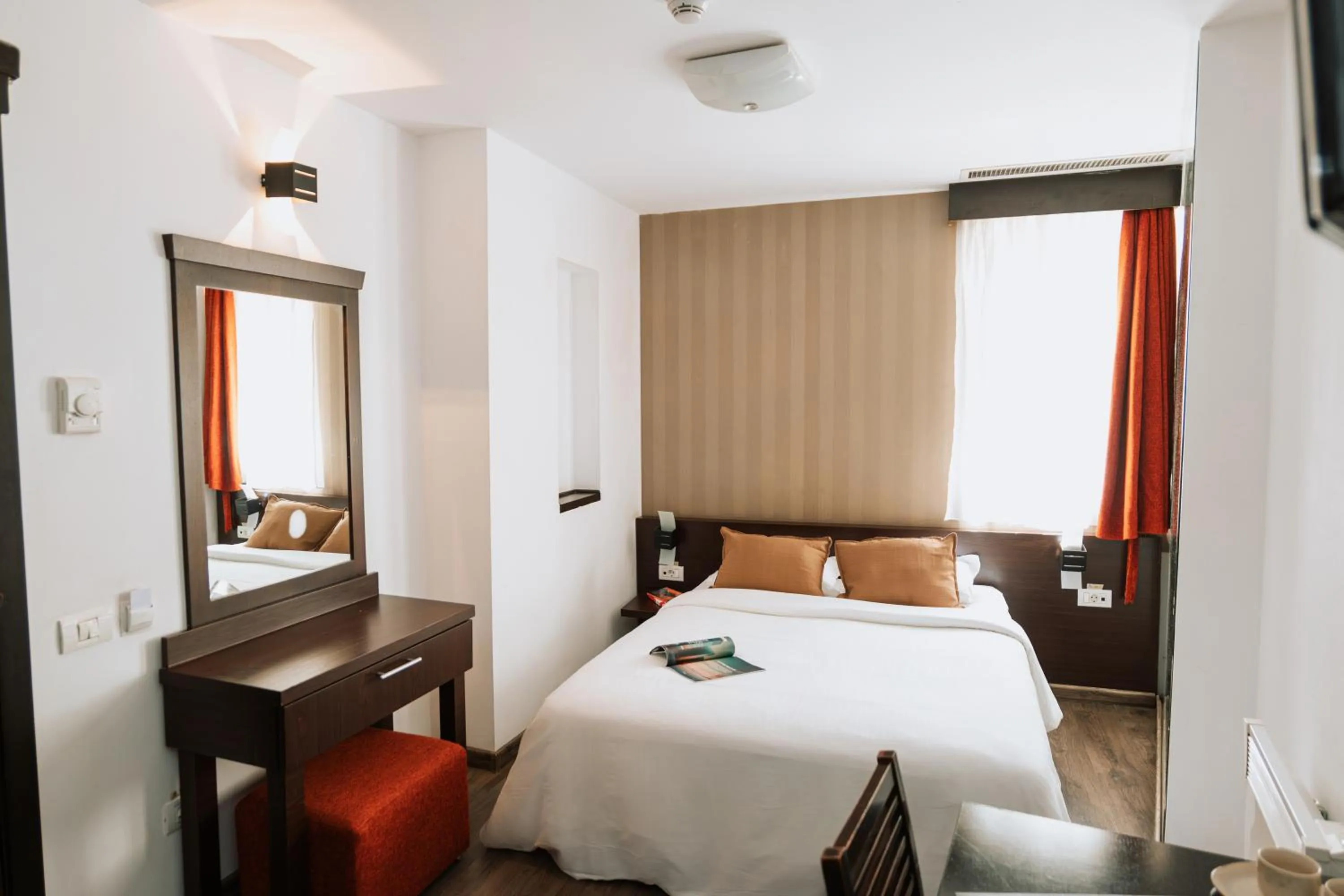 Bedroom, Bed in Hotel Duke Armeneasca City Center