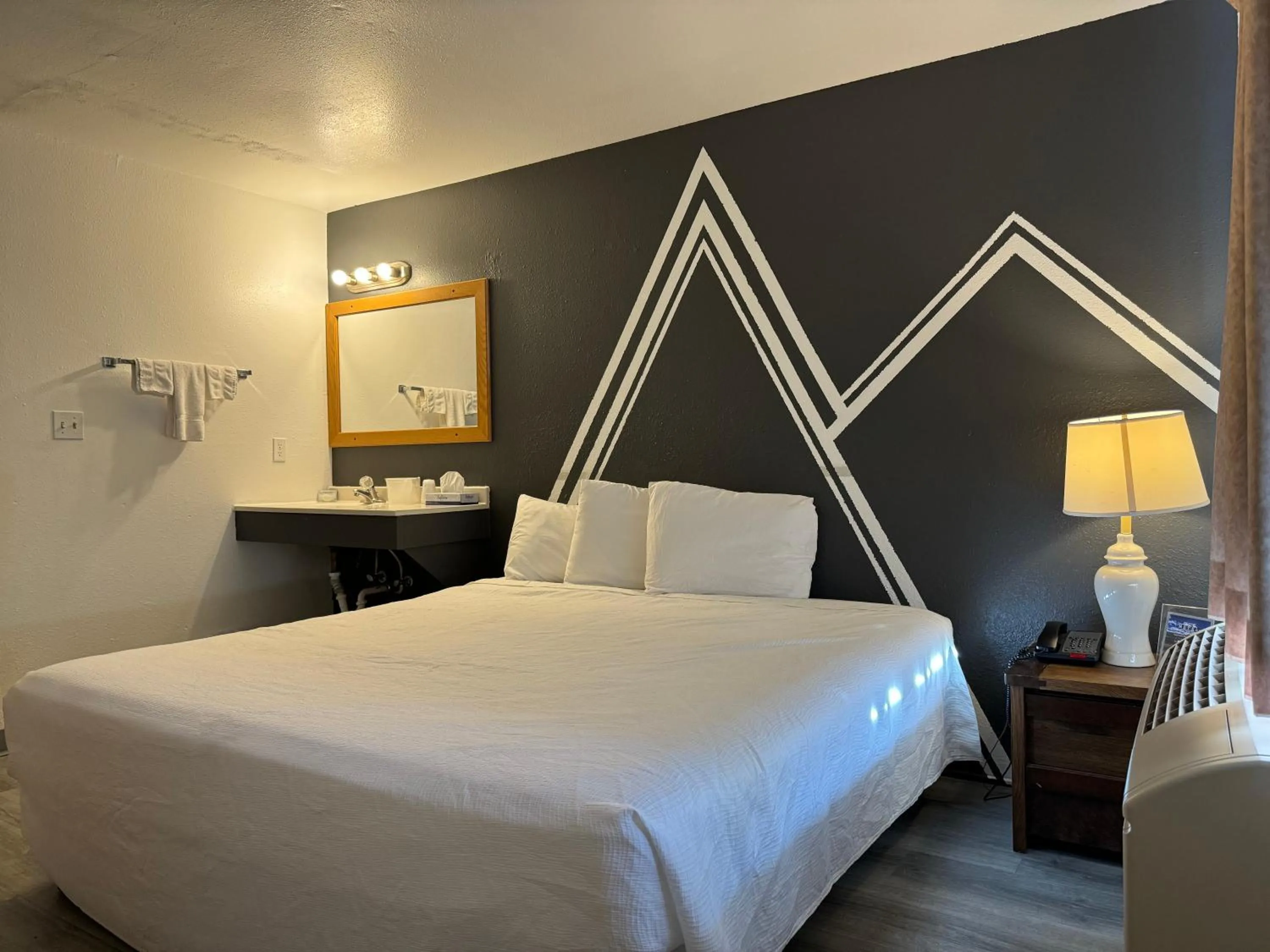 Bedroom, Bed in The Junction Hotel and Hostel