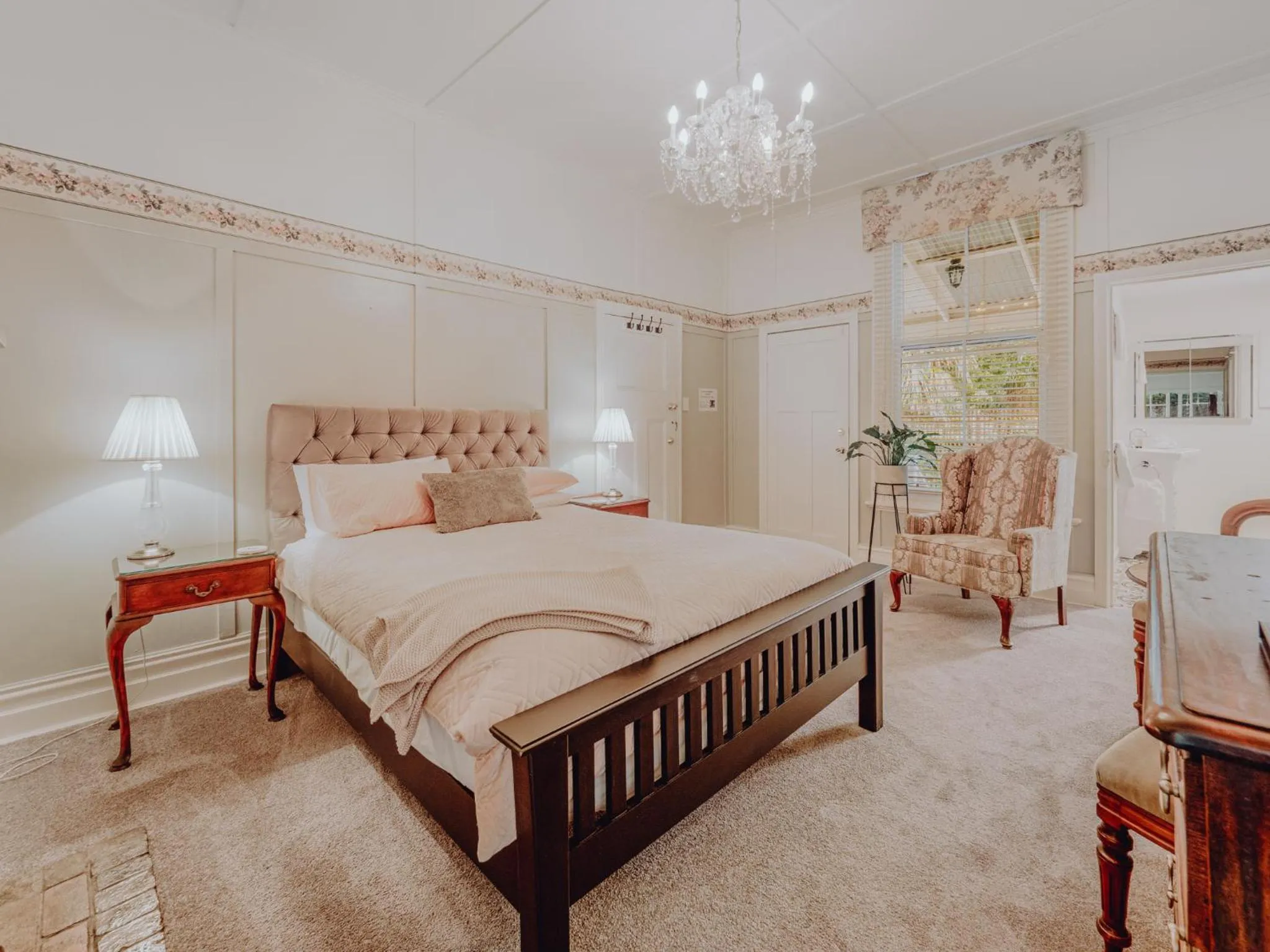 Photo of the whole room, Bed in Genesta House