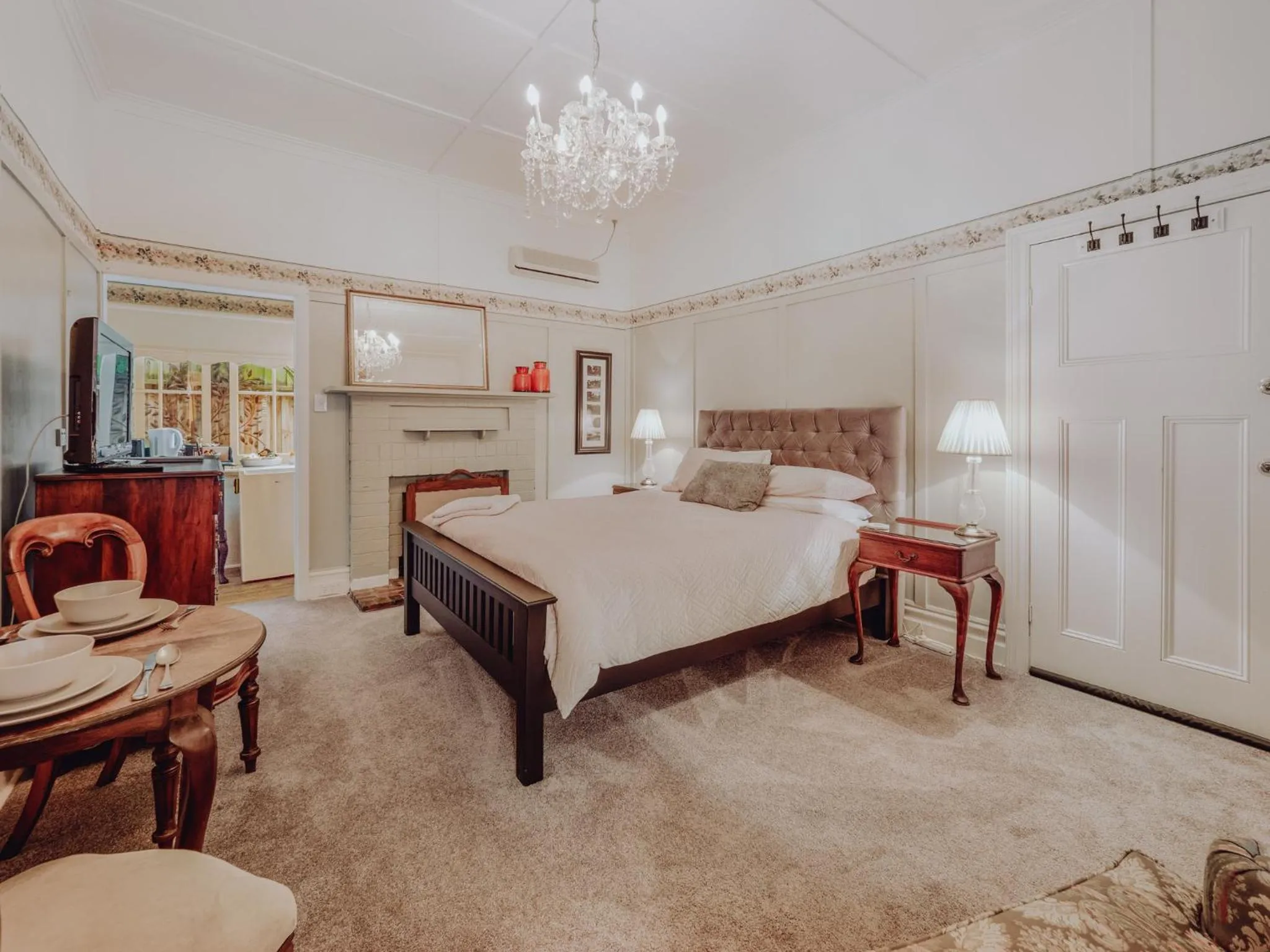 Photo of the whole room, Bed in Genesta House