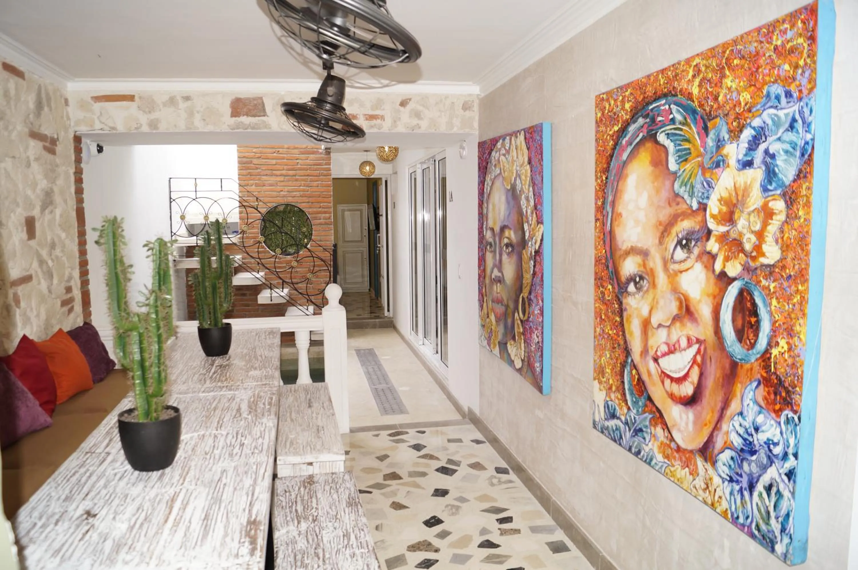 Living room in Peregrinos Hostel Cartagena de Indias