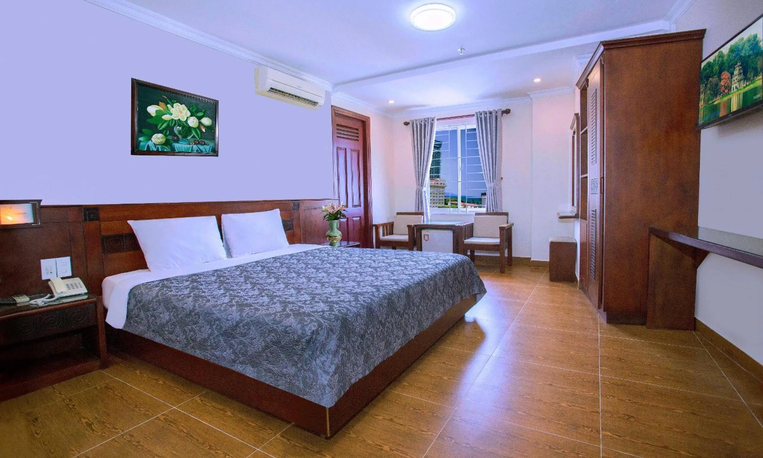 Bed in Nice Swan Hotel